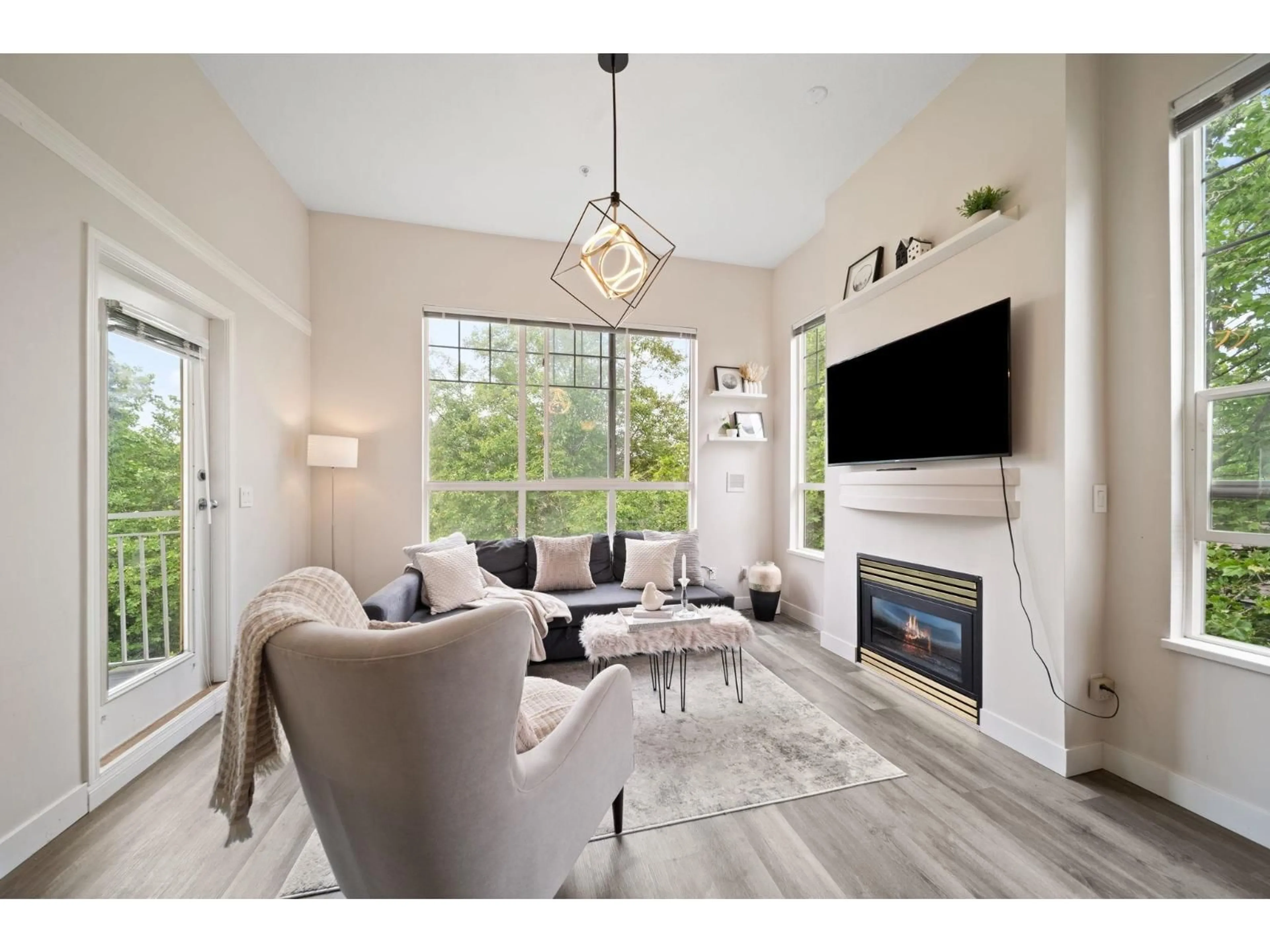 Living room with furniture, unknown for 404 - 10186 155 STREET, Surrey British Columbia V3R0R6
