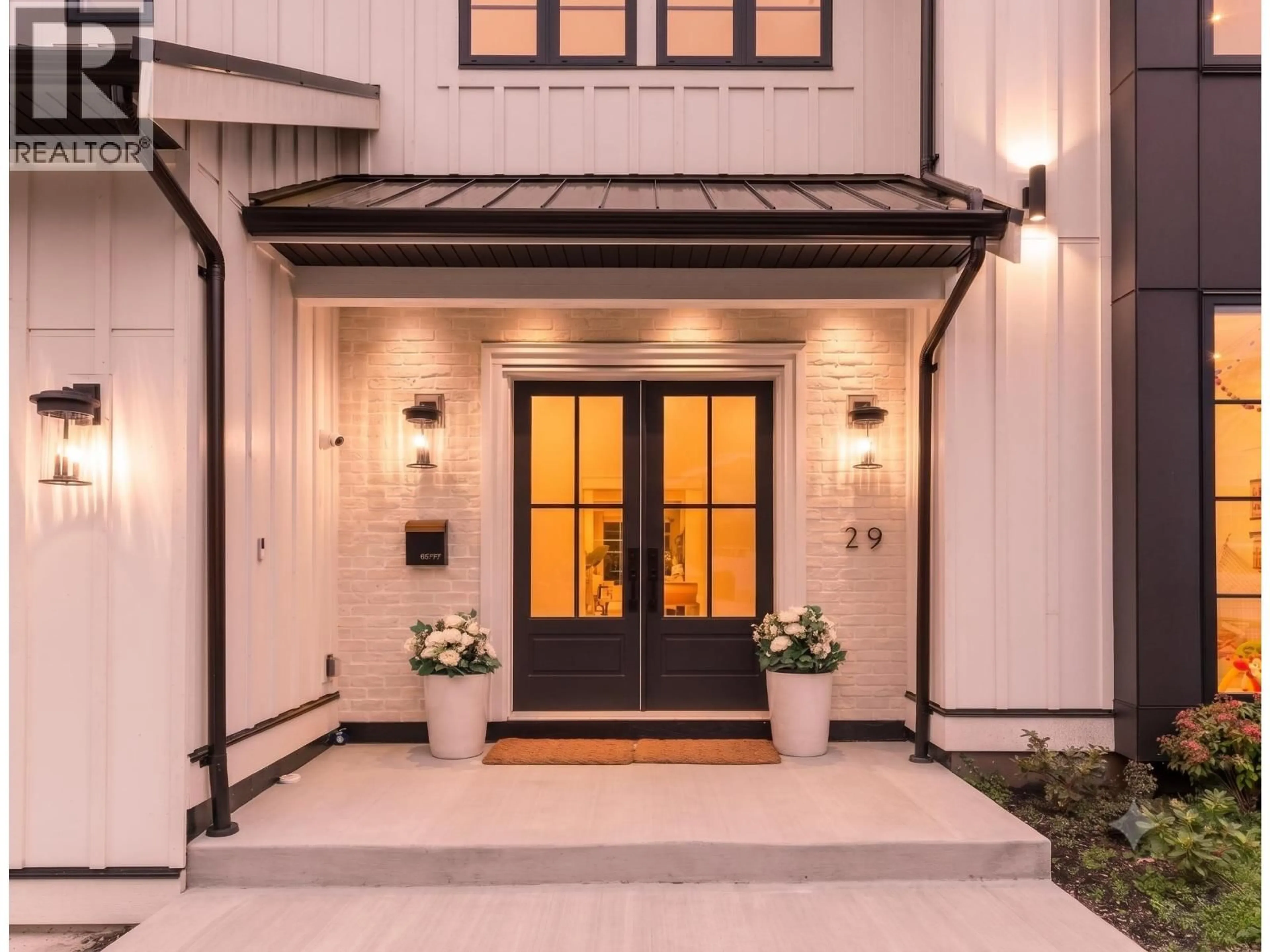 Indoor entryway for 29 50 STREET, Delta British Columbia V4M2S5
