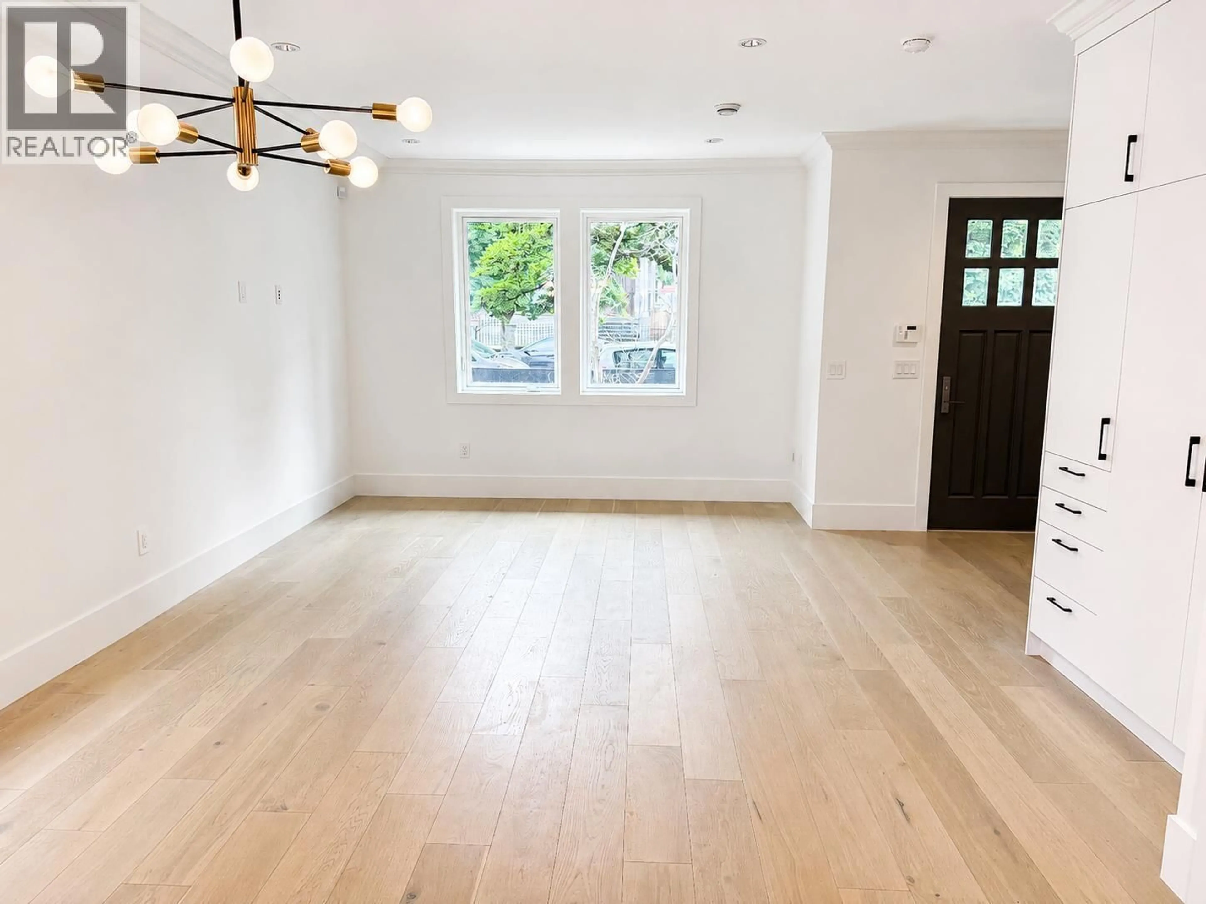 A pic of a room for 1427 27TH AVENUE, Vancouver British Columbia V5N2W6
