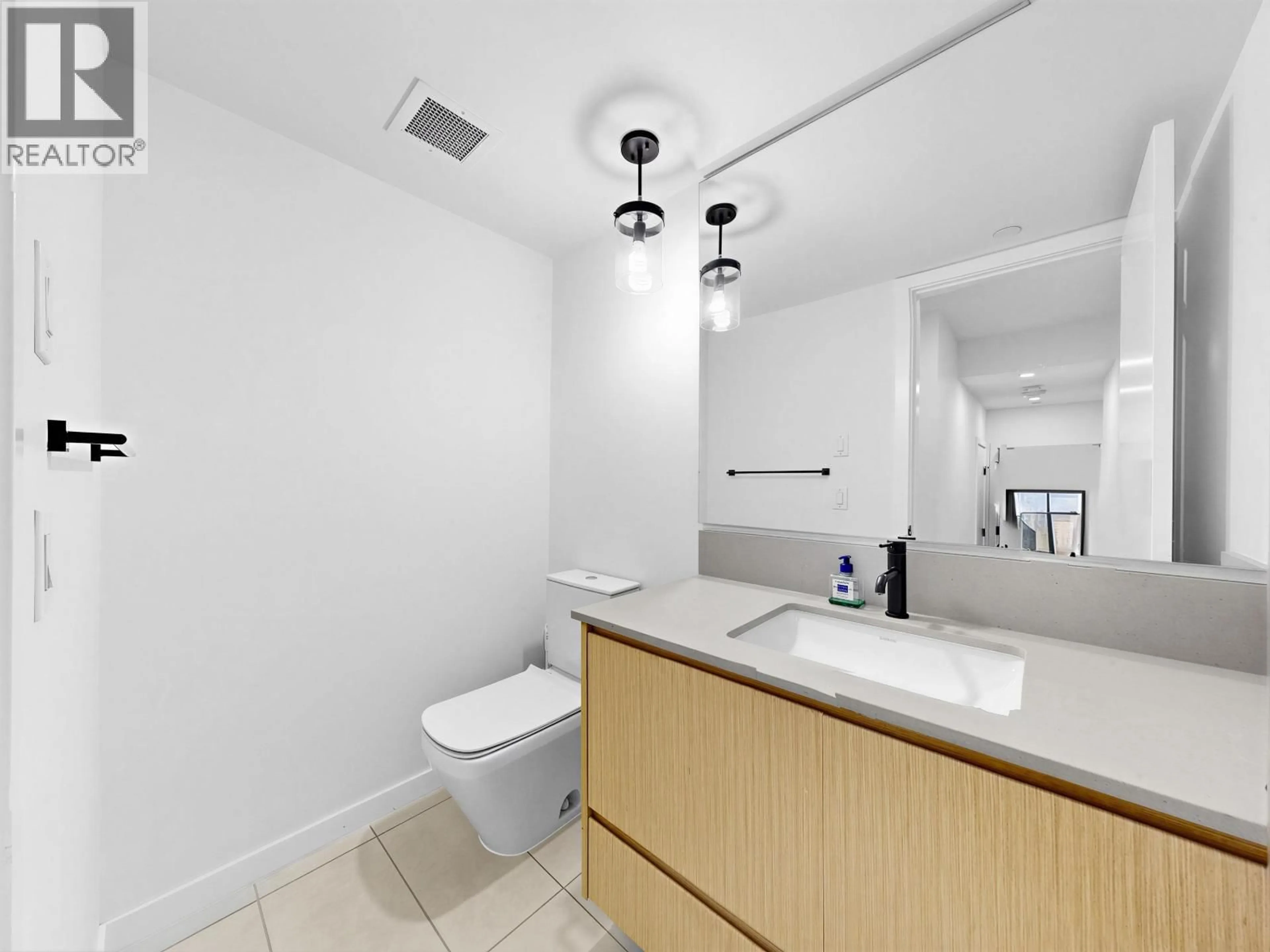 Standard bathroom, ceramic/tile floor for 42 - 528 2ND STREET, North Vancouver British Columbia V7L0G8