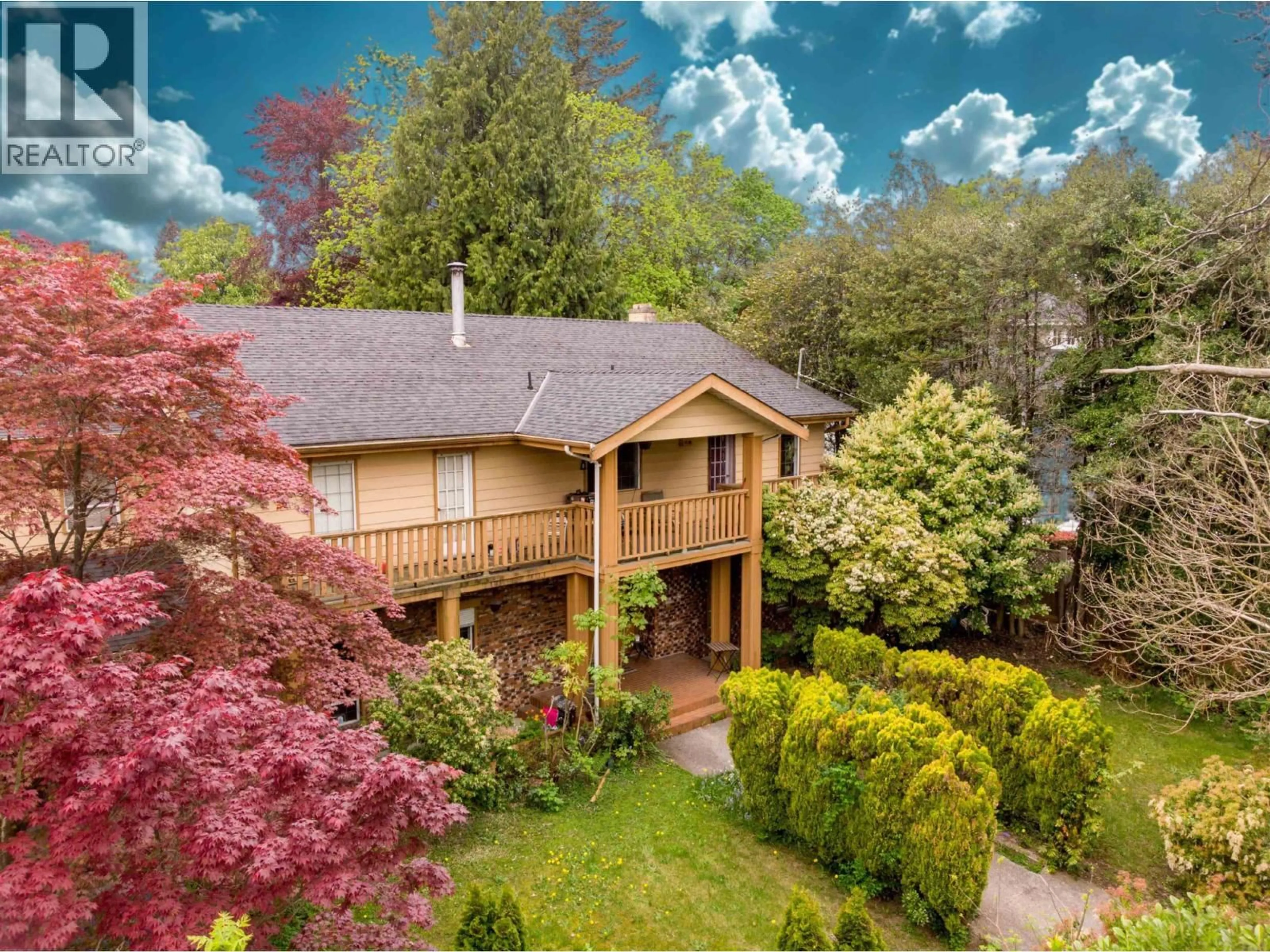 A pic from outside/outdoor area/front of a property/back of a property/a pic from drone, unknown for 1020 WOLFE AVENUE, Vancouver British Columbia V6H1V7