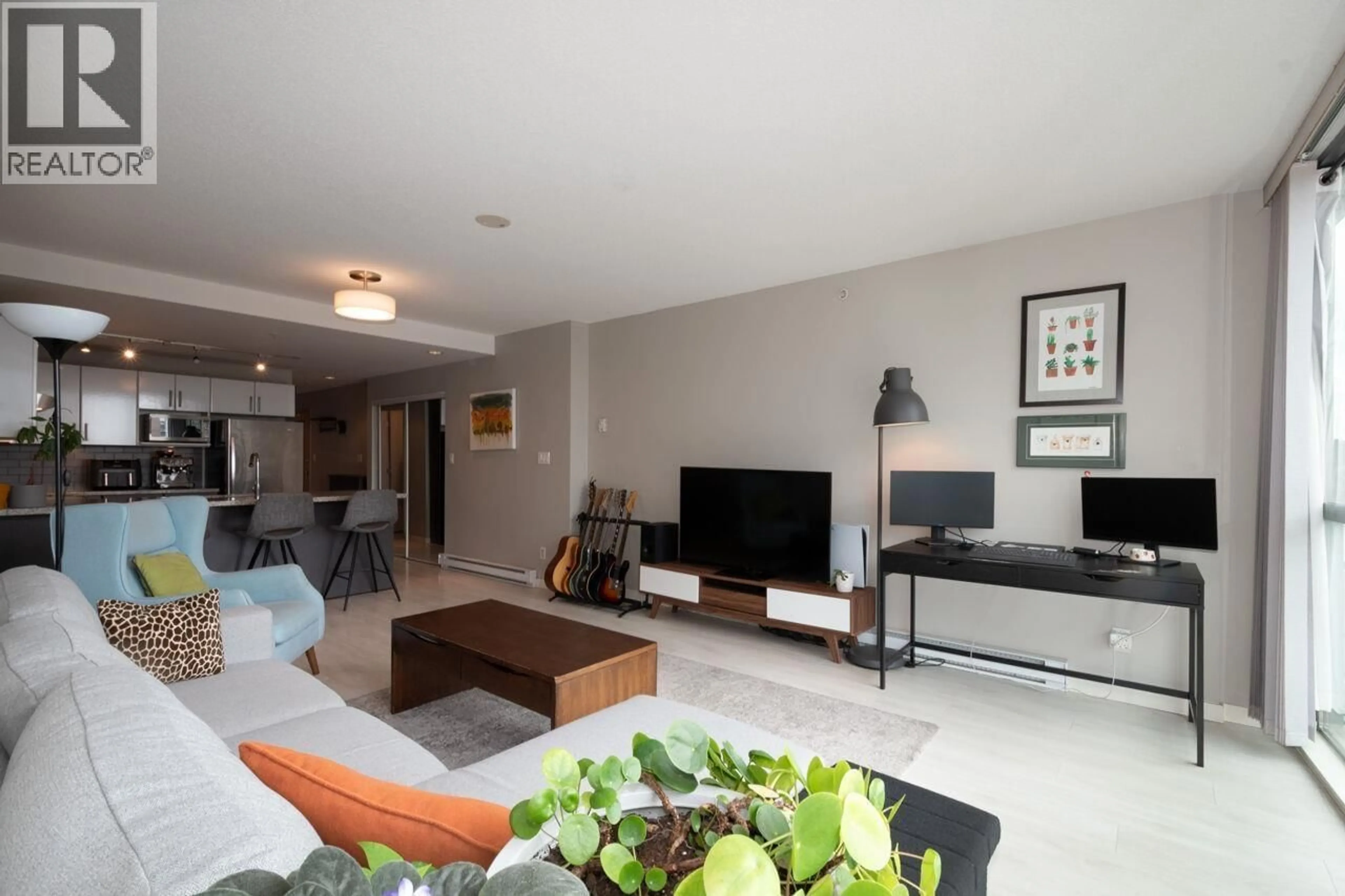 Living room with furniture, unknown for 902 - 14 BEGBIE STREET, New Westminster British Columbia V3M0C4