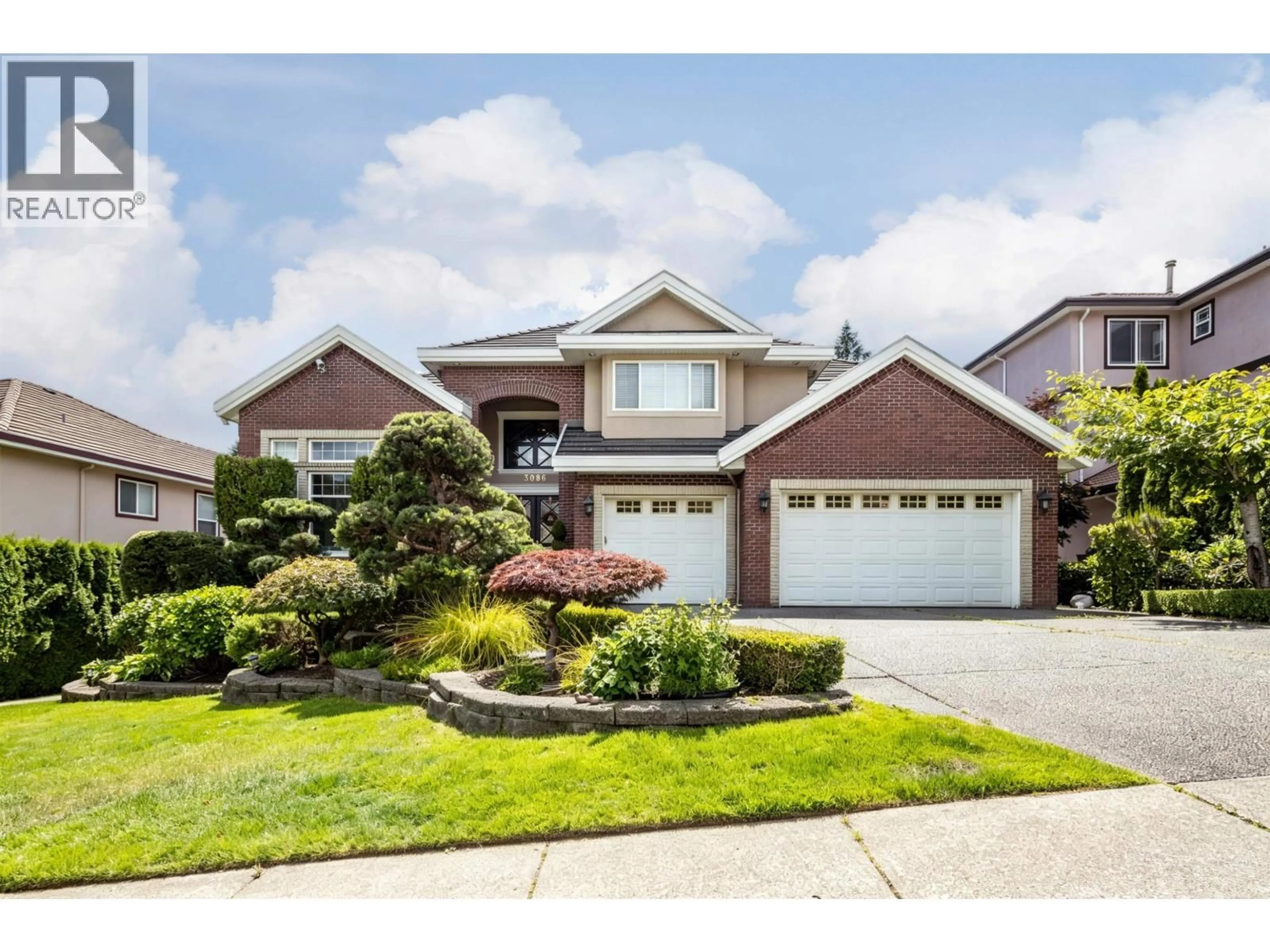 Home with vinyl exterior material, street for 3086 CAROUSEL COURT, Coquitlam British Columbia V3E3E1