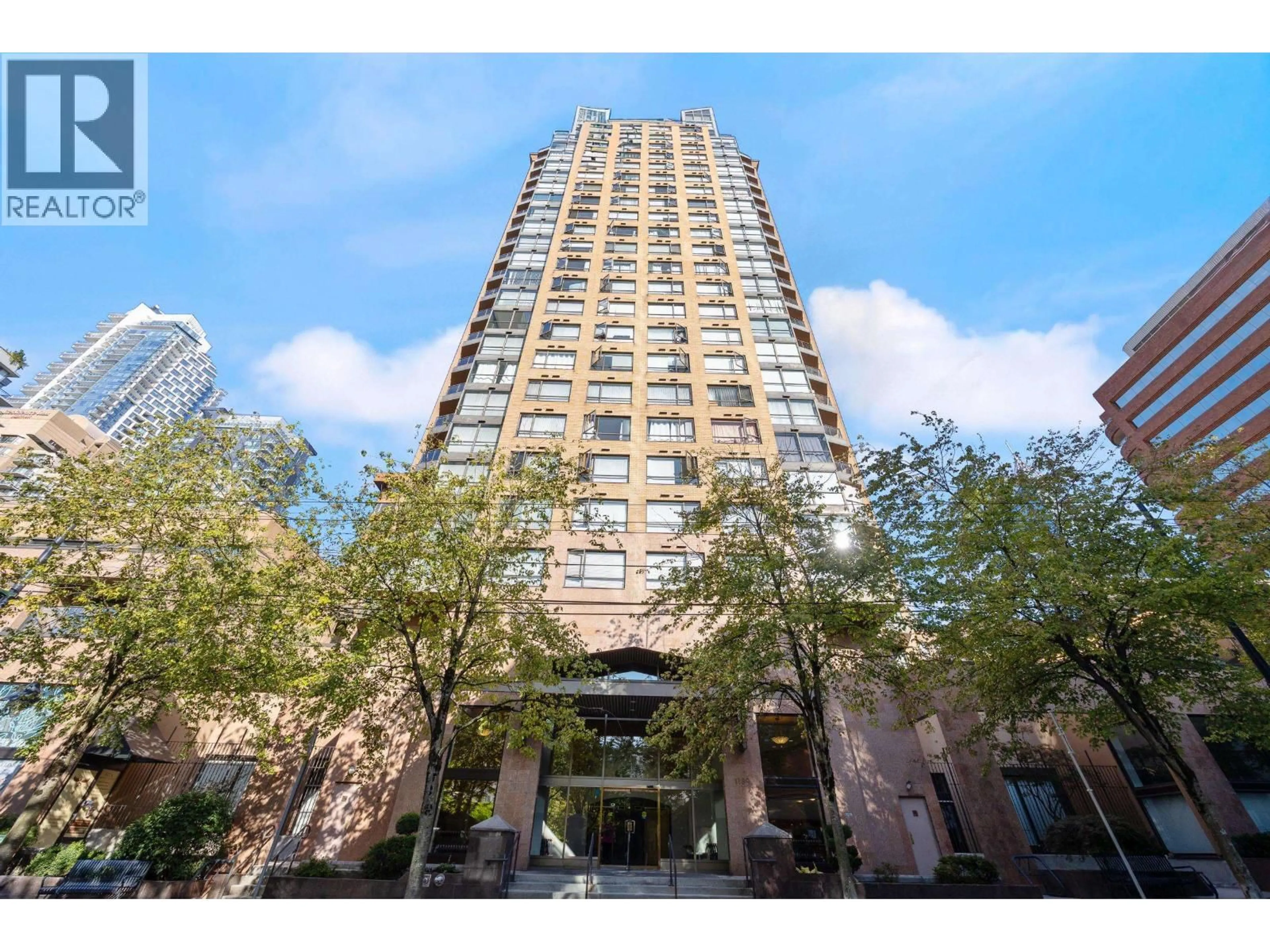 Indoor foyer for 907 - 1189 HOWE STREET, Vancouver British Columbia V6Z2X4