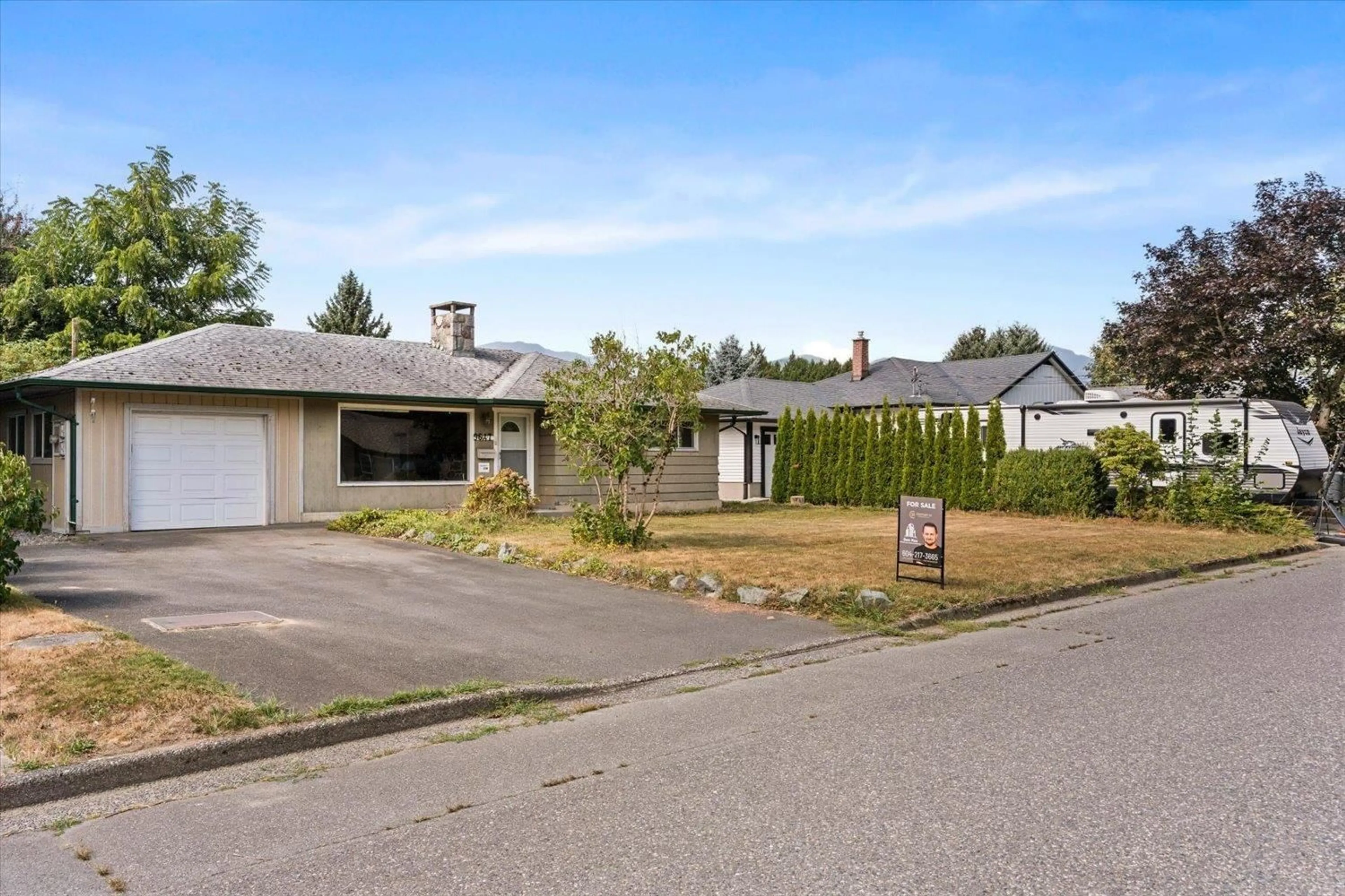 A pic from outside/outdoor area/front of a property/back of a property/a pic from drone, street for 9647 WINDSOR STREET, Chilliwack British Columbia V2P6C3