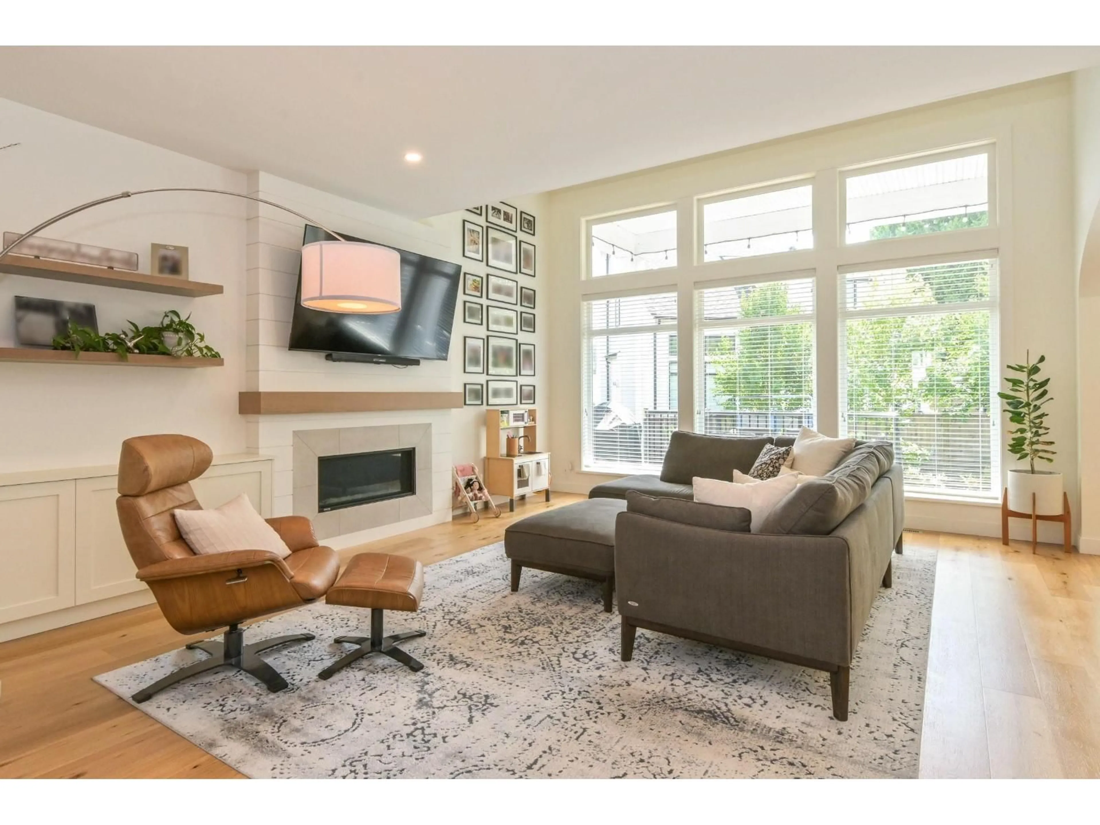Living room with furniture, unknown for 27726 ROUNDHOUSE DRIVE, Abbotsford British Columbia V4X0A5
