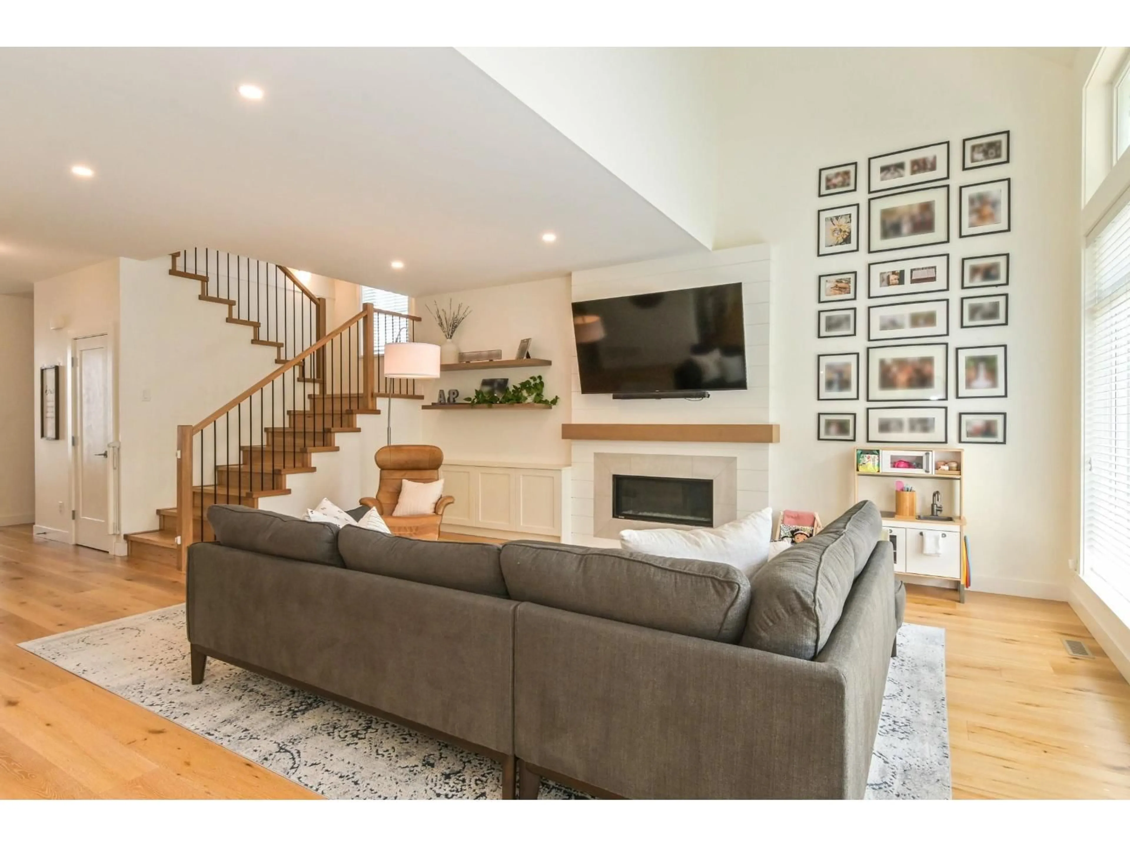 Living room with furniture, unknown for 27726 ROUNDHOUSE DRIVE, Abbotsford British Columbia V4X0A5