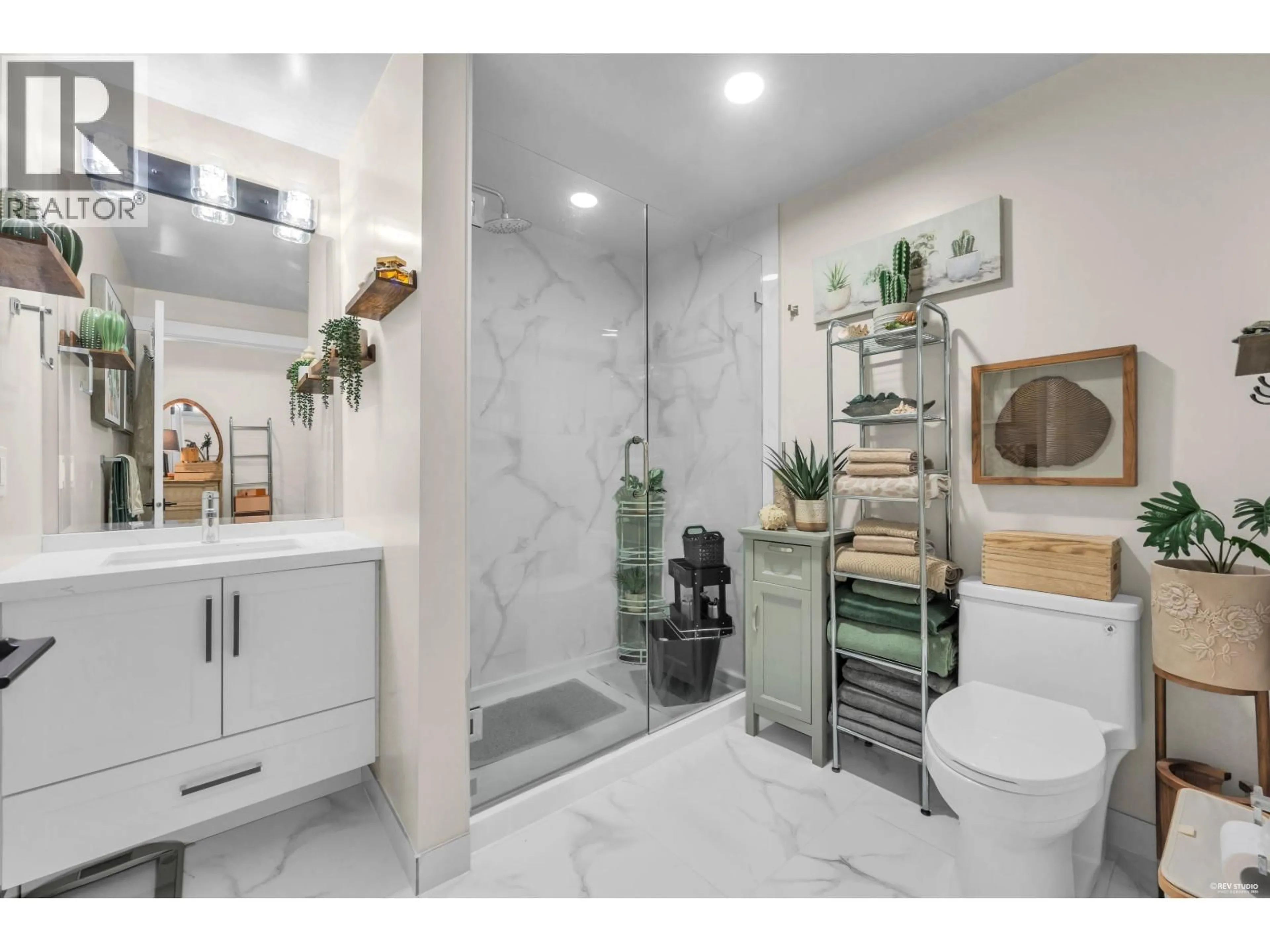 Contemporary bathroom, ceramic/tile floor for 225 - 12109 223 STREET, Maple Ridge British Columbia V2X5Y6