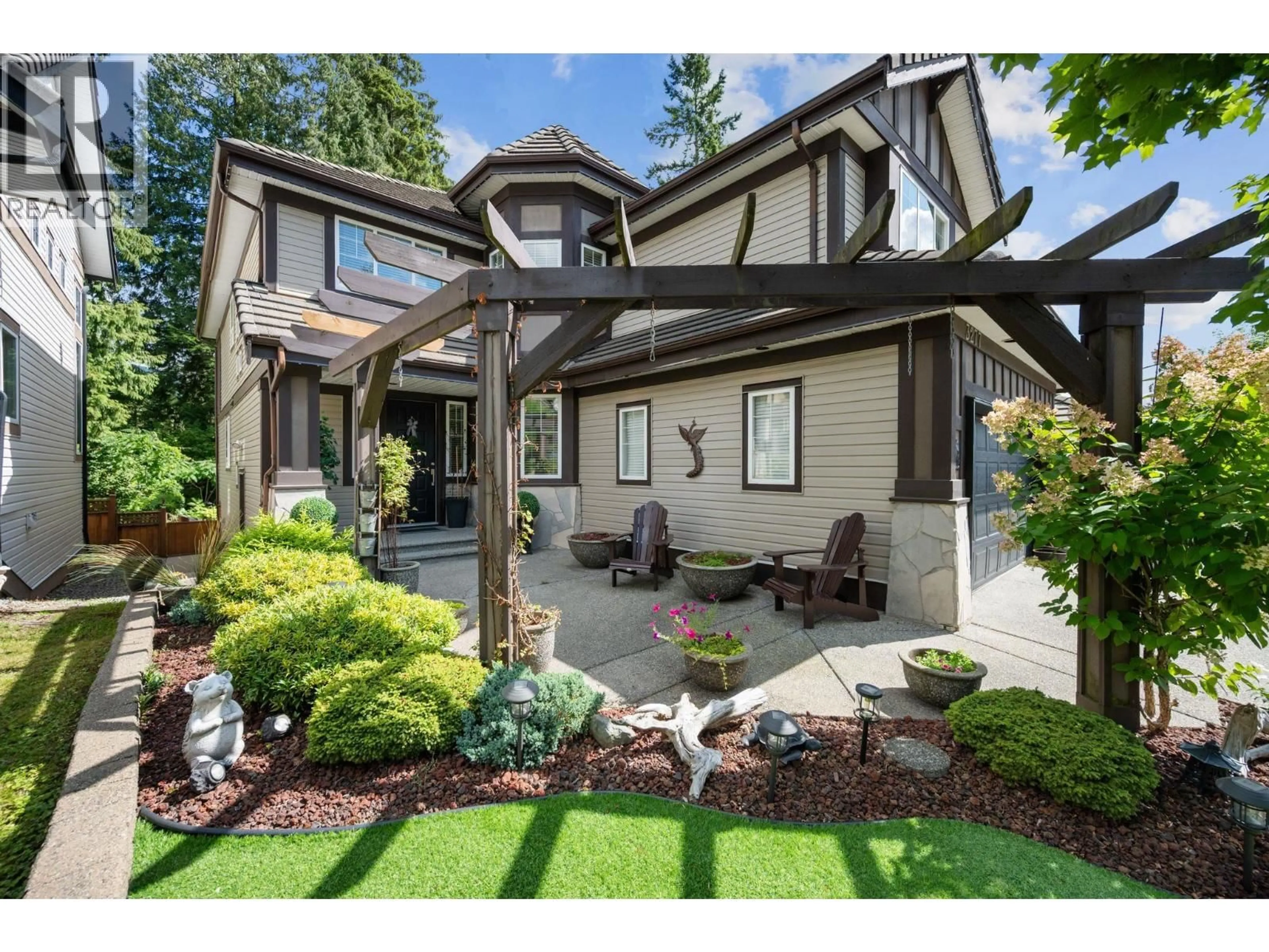 Home with vinyl exterior material, street for 3277 CHARTWELL GRN, Coquitlam British Columbia V3E3M9