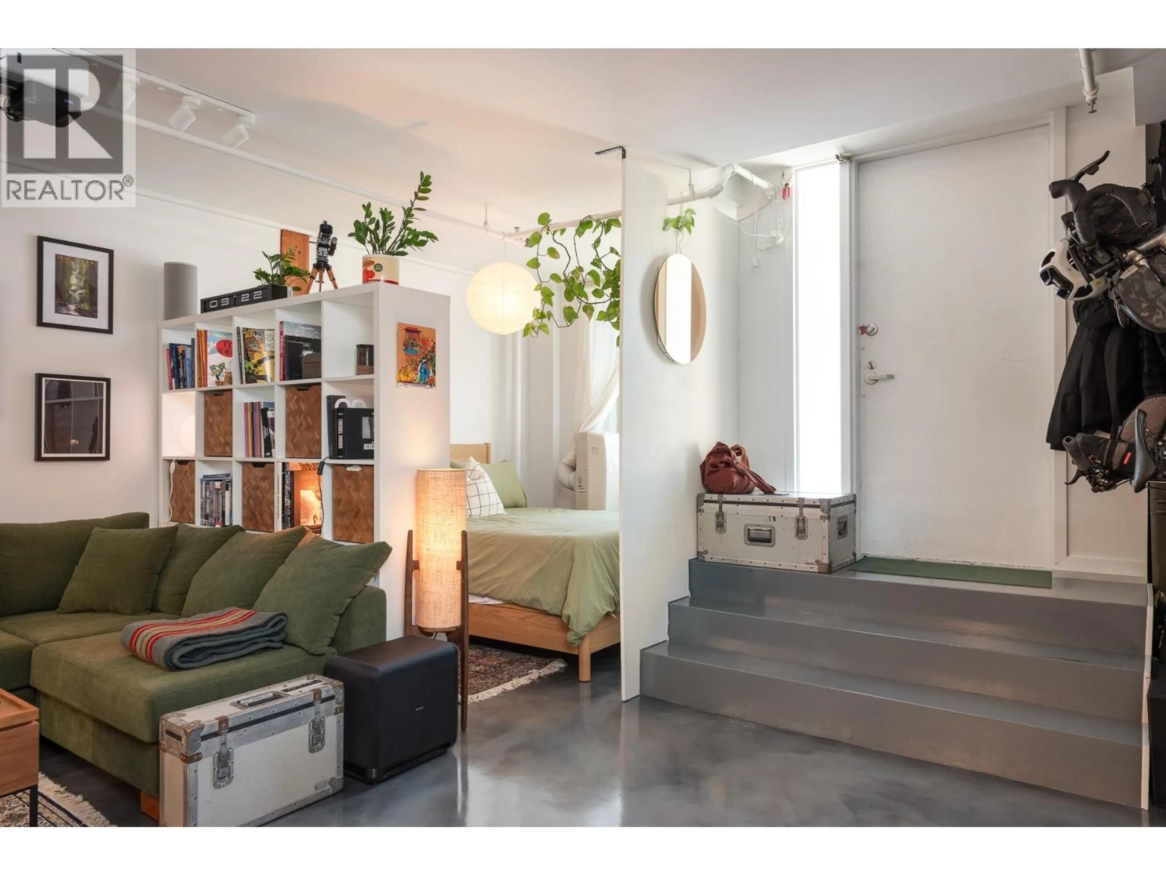 Indoor entryway for L2 - 2556 HASTINGS STREET, Vancouver British Columbia V5K1Z3
