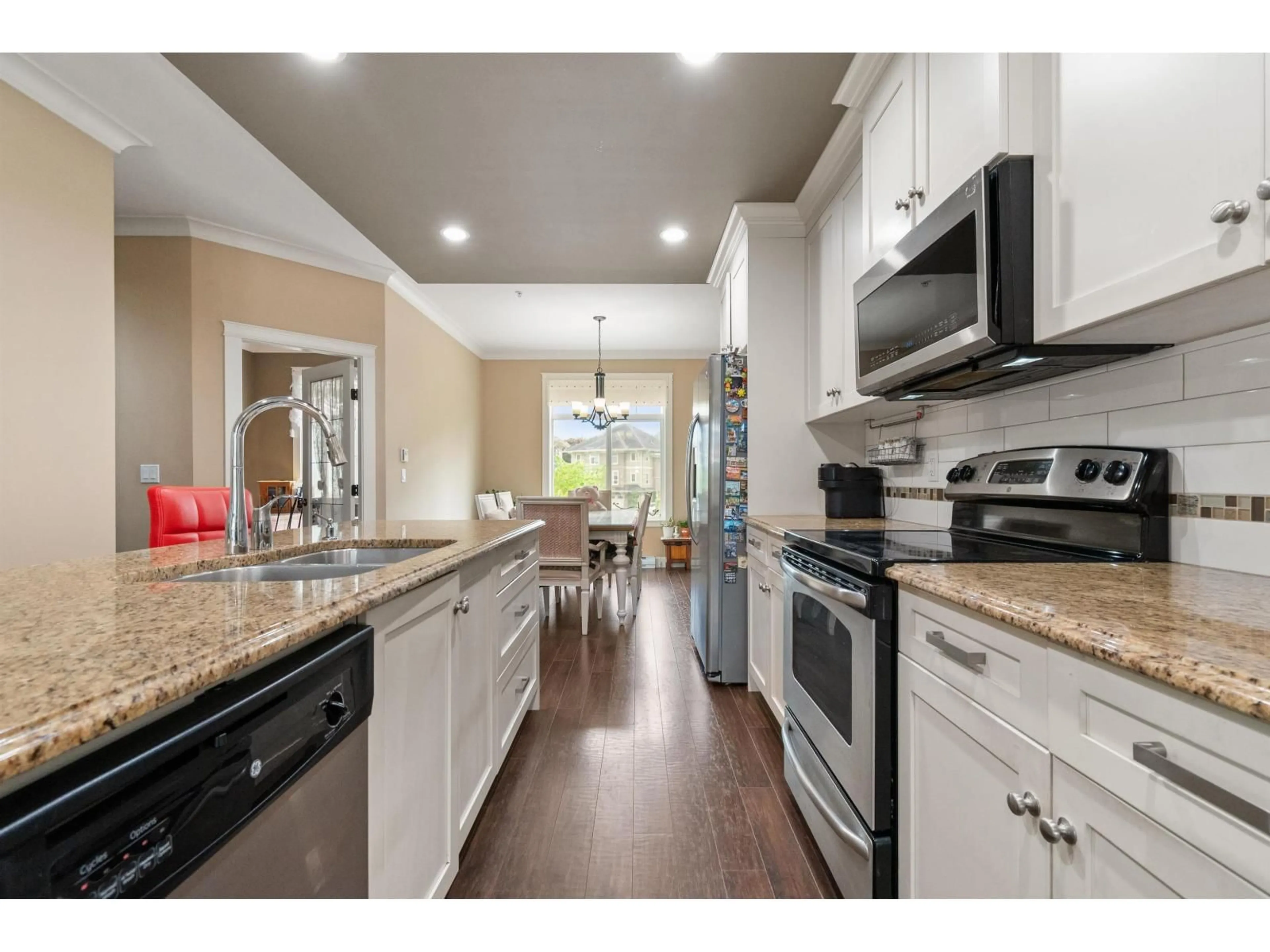 Open concept kitchen, unknown for 14 - 45290 SOOWAHLIE CRESCENT, Chilliwack British Columbia V2R0S6