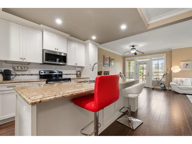 14 - 45290 SOOWAHLIE CRESCENT, Chilliwack 3