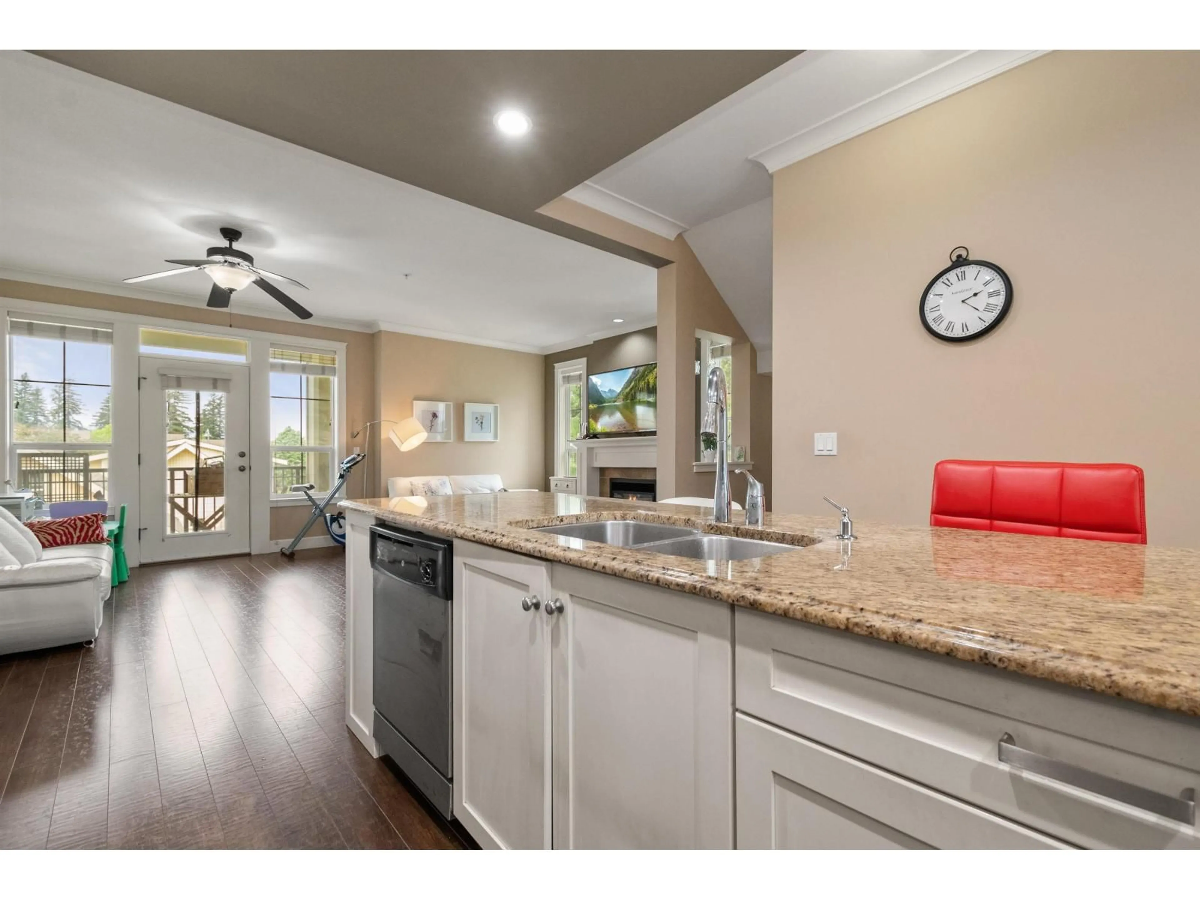Open concept kitchen, ceramic/tile floor for 14 - 45290 SOOWAHLIE CRESCENT, Chilliwack British Columbia V2R0S6