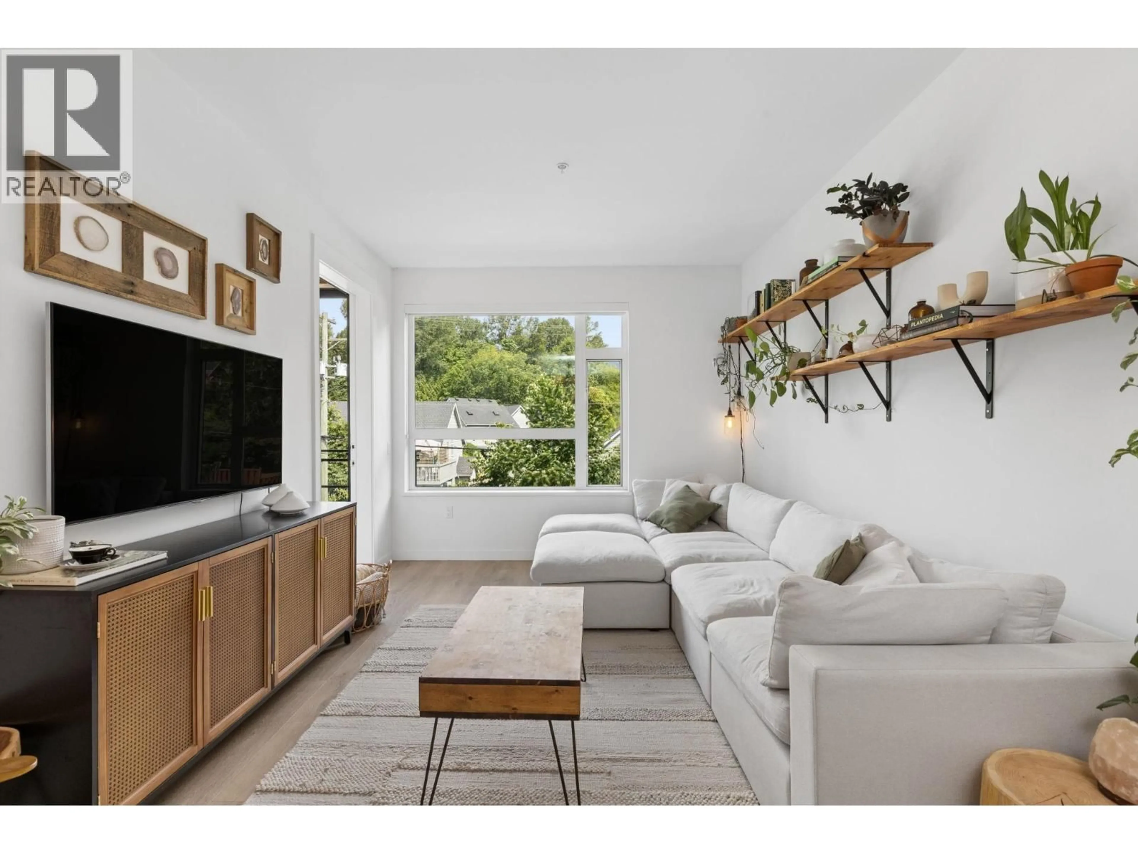 Living room with furniture, unknown for 209 - 715 15TH STREET, North Vancouver British Columbia V7M1T2