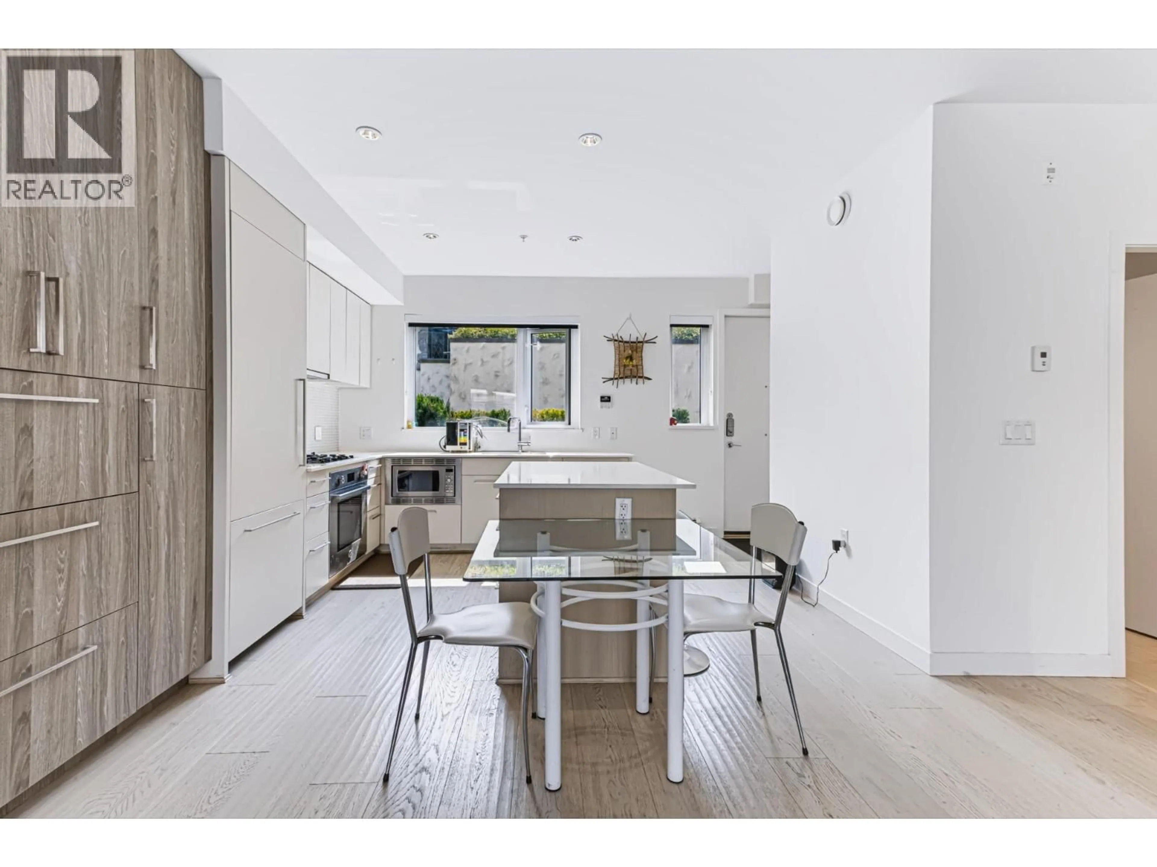Contemporary kitchen, unknown for 2 - 589 KING EDWARD AVENUE, Vancouver British Columbia V5Z2C4