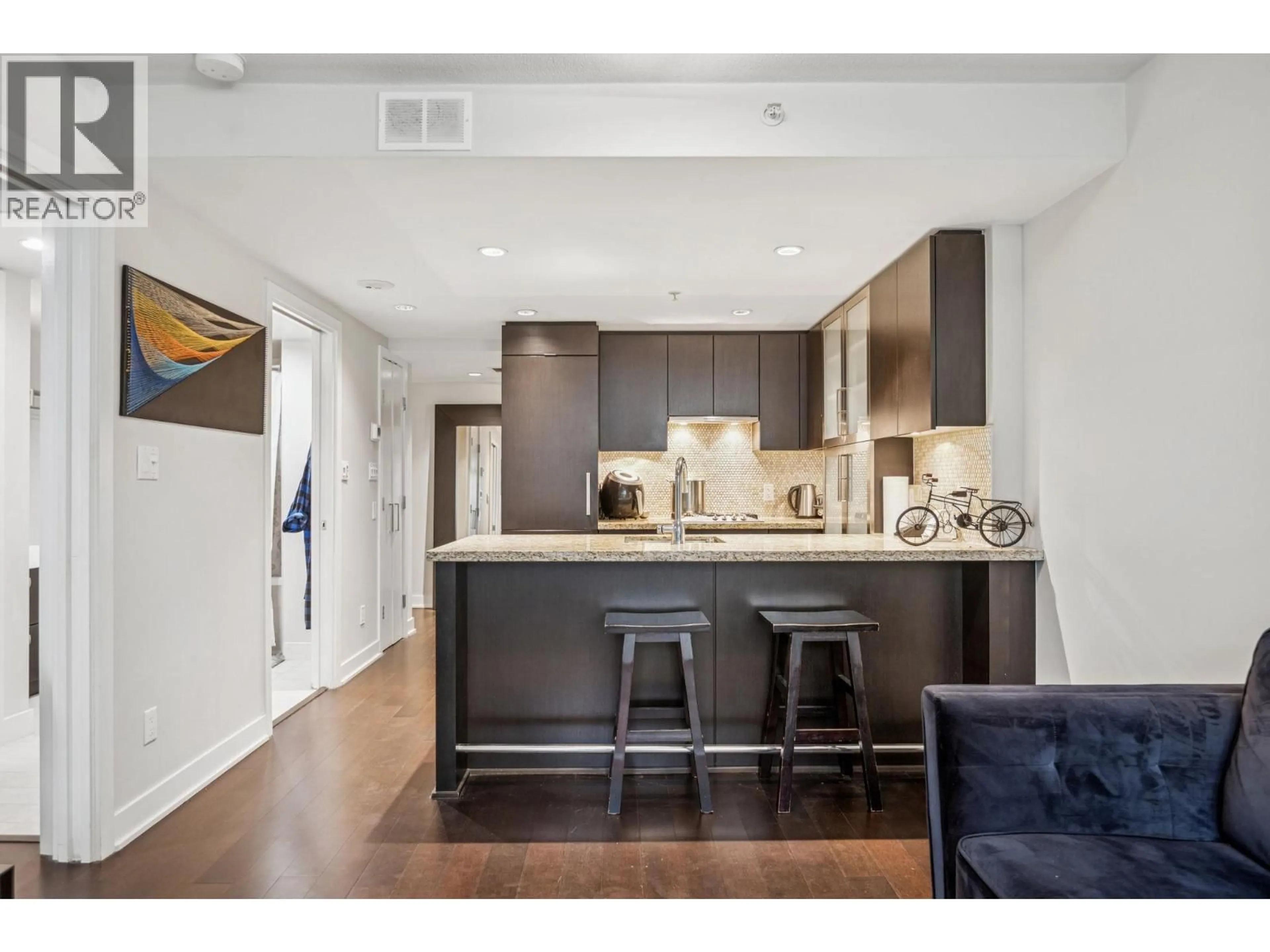 Open concept kitchen, wood/laminate floor for 301 - 1055 RICHARDS STREET, Vancouver British Columbia V6B0C2