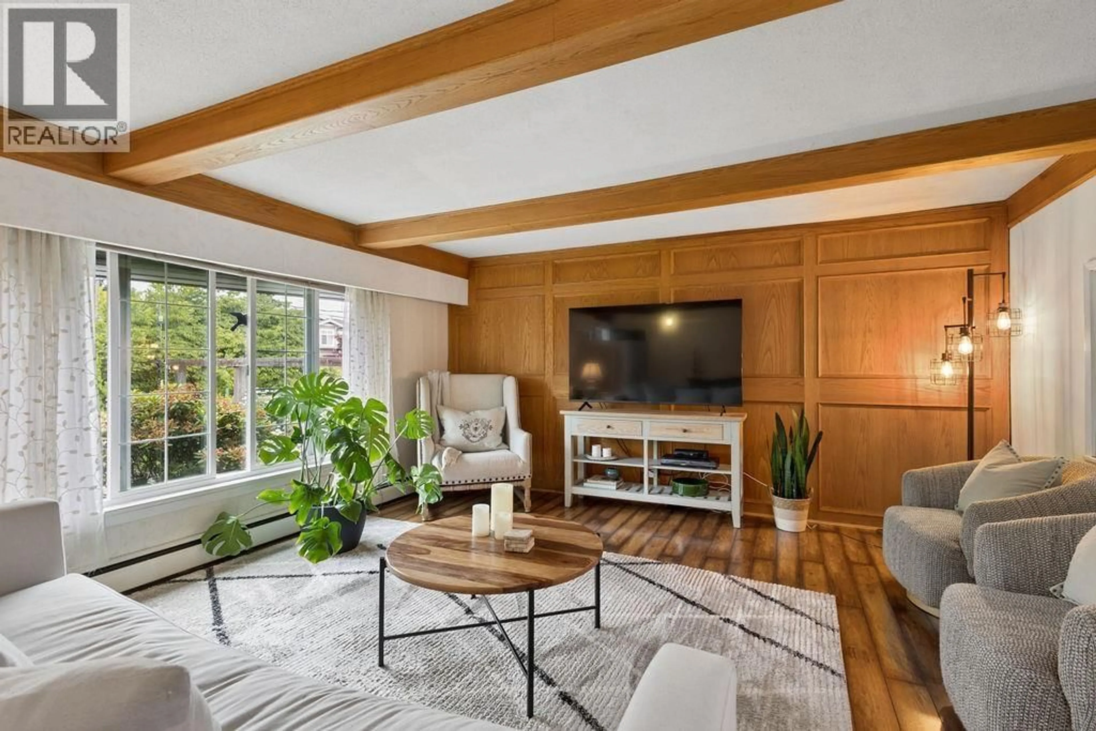 Living room with furniture, wood/laminate floor for 960 CLIFF AVENUE, Burnaby British Columbia V5A2J5