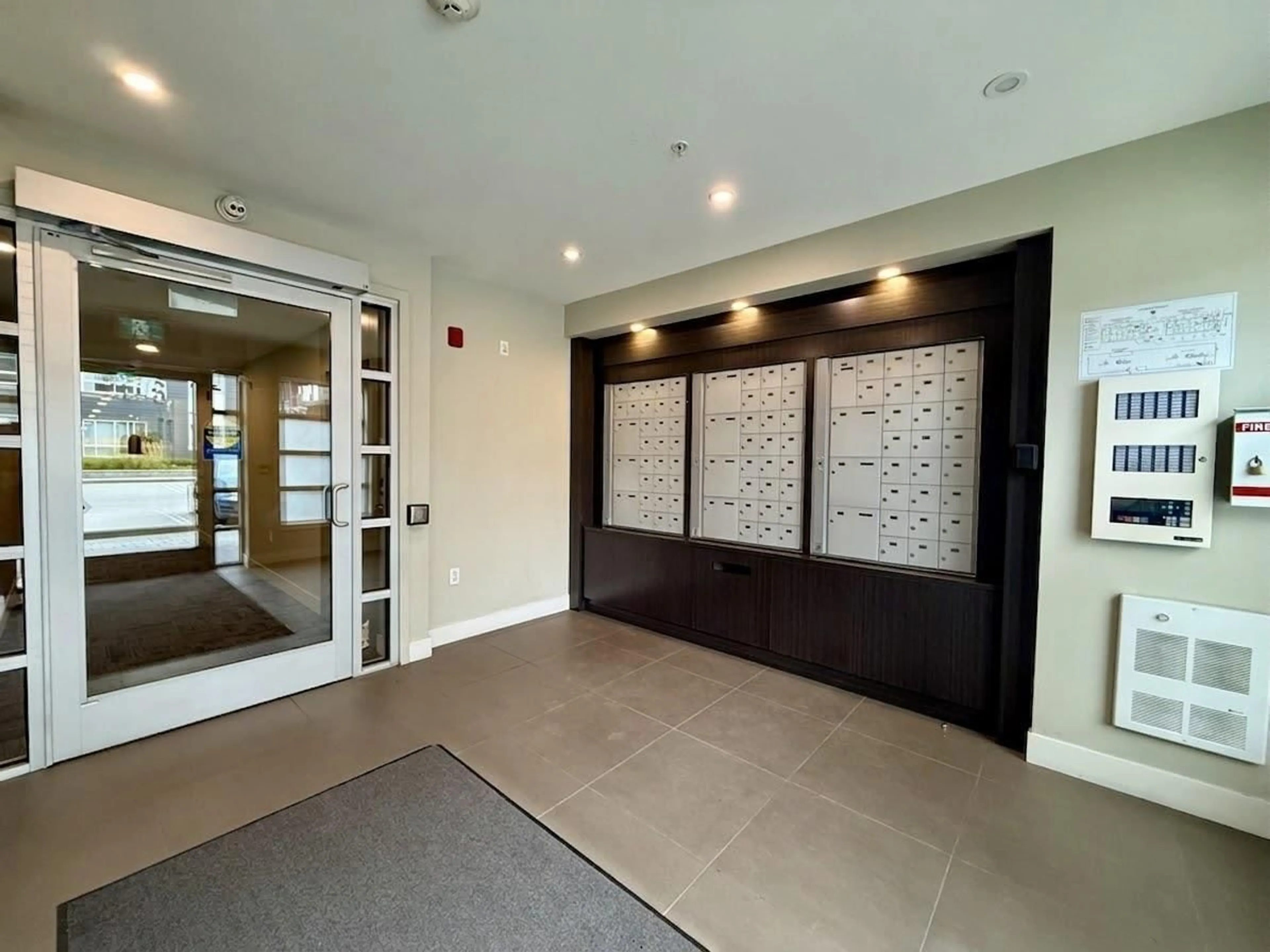 Indoor foyer for 312 - 1516 MCCALLUM ROAD, Abbotsford British Columbia V2S0L9