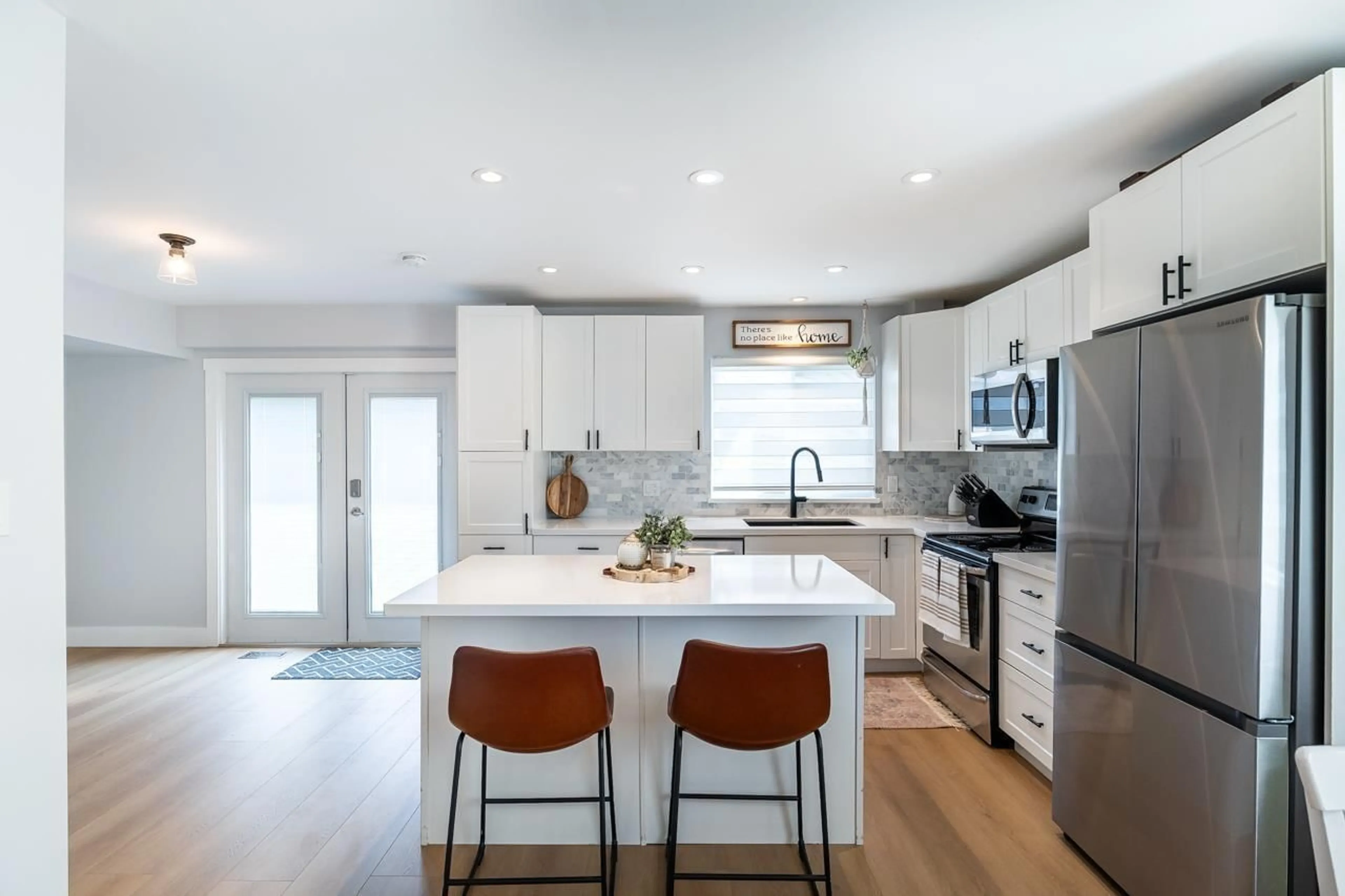 Open concept kitchen, ceramic/tile floor for 6678 197 STREET, Langley British Columbia V2Y1A8