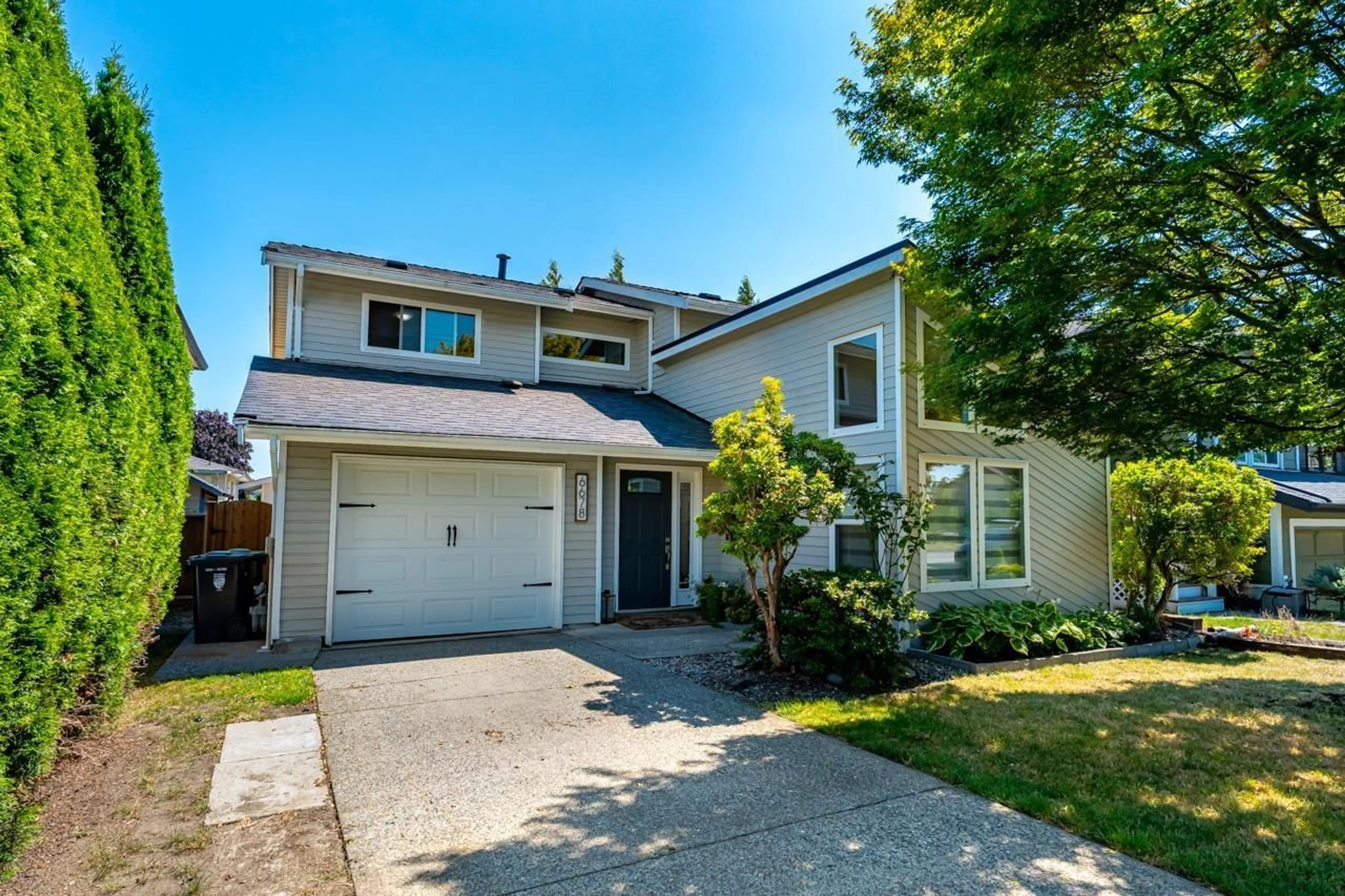Home with vinyl exterior material, street for 6678 197 STREET, Langley British Columbia V2Y1A8