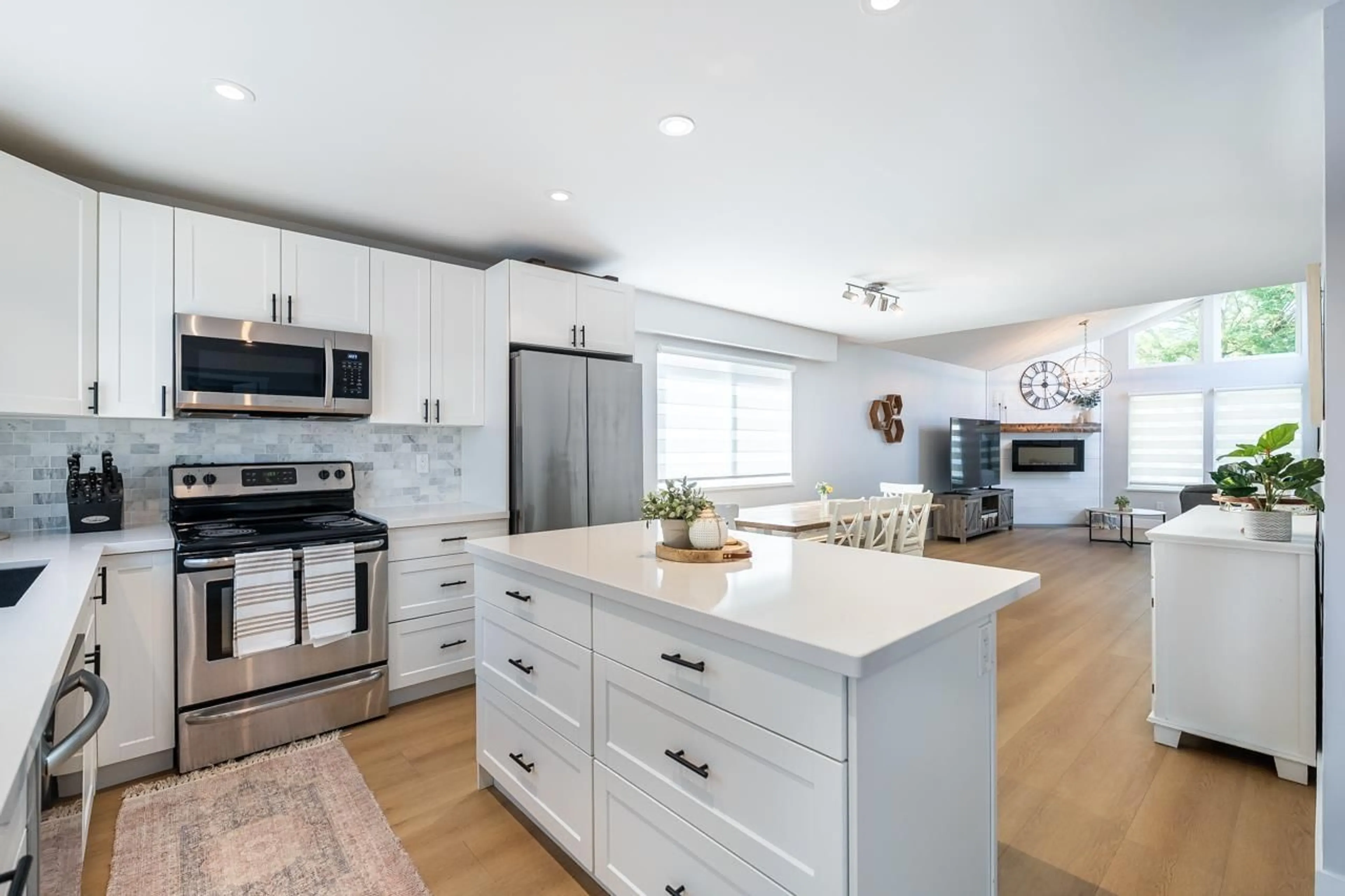 Open concept kitchen, unknown for 6678 197 STREET, Langley British Columbia V2Y1A8