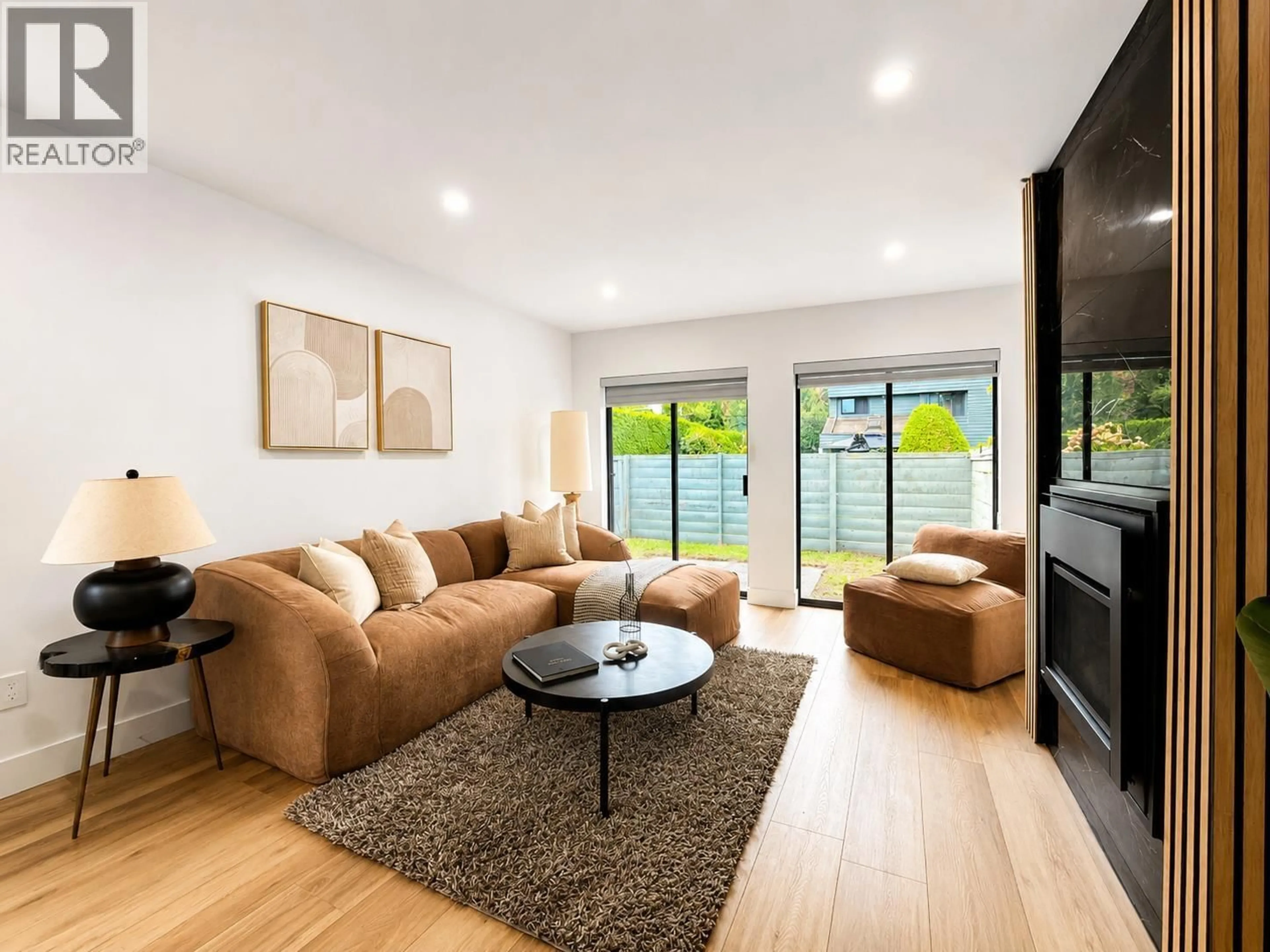 Living room with furniture, wood/laminate floor for 140 - 3031 WILLIAMS ROAD, Richmond British Columbia V7E4G1