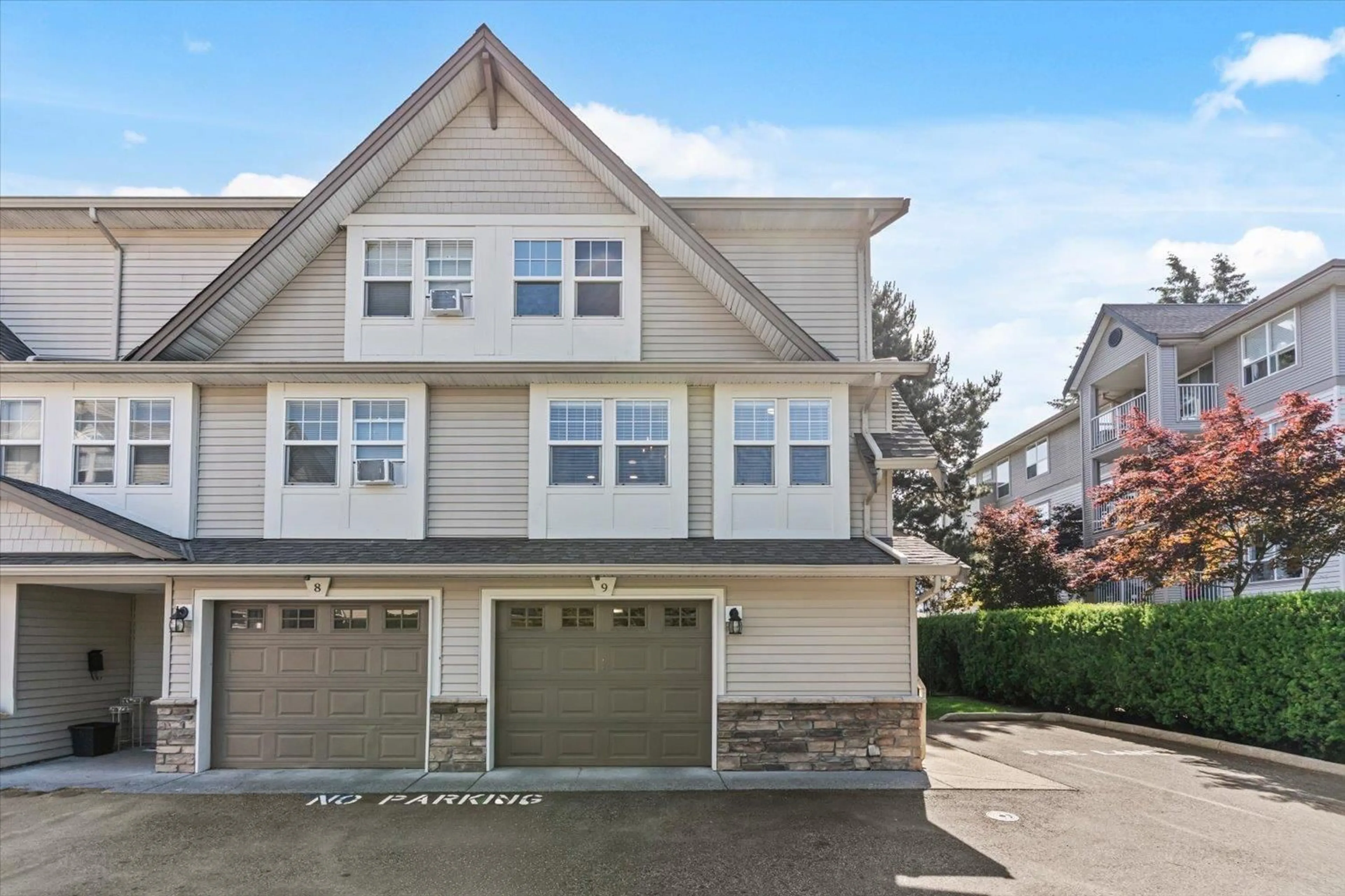 Home with vinyl exterior material, street for 9 - 46538 FIRST AVENUE, Chilliwack British Columbia V2P1W9