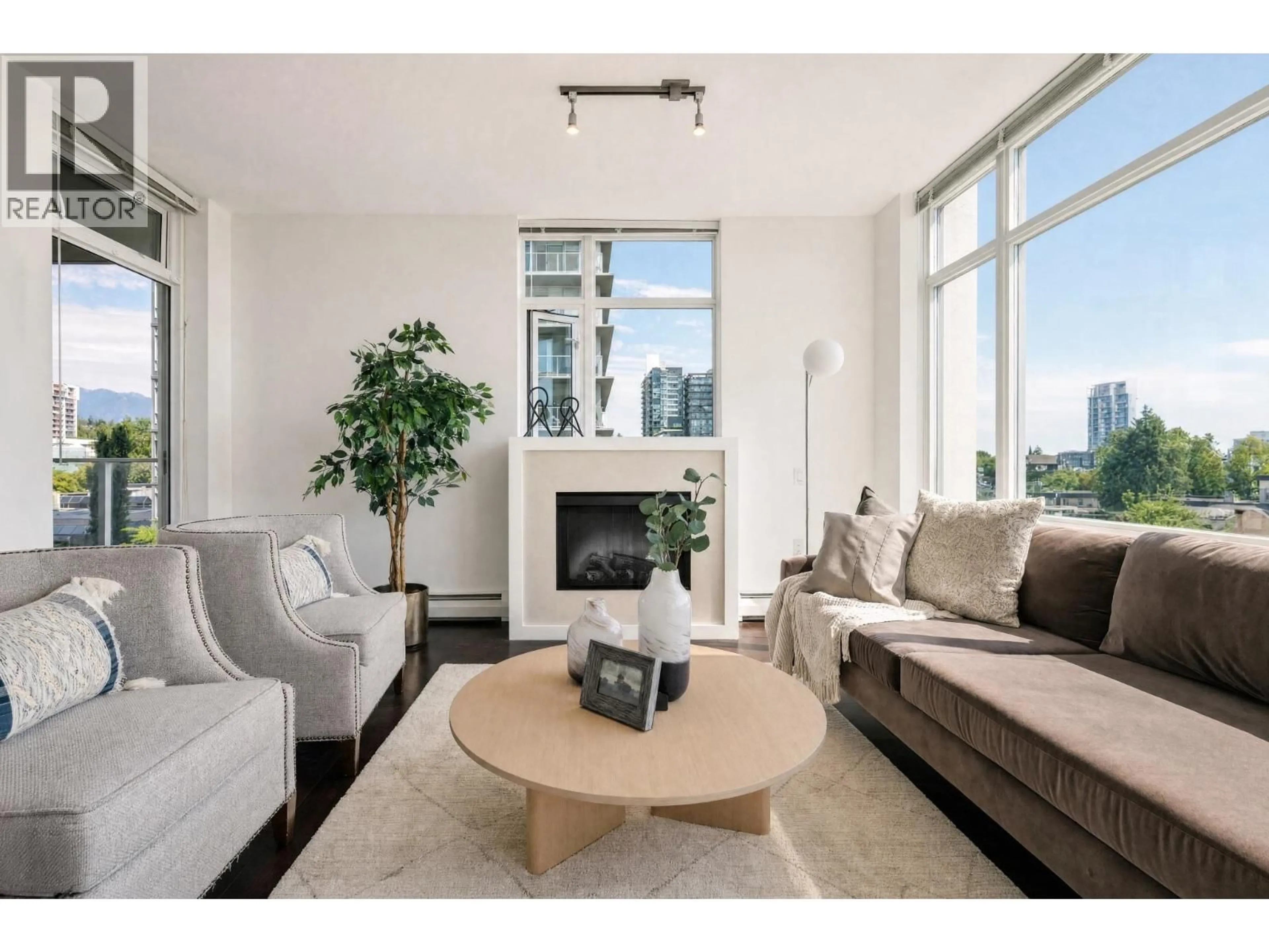 Living room with furniture, unknown for 601 - 1320 CHESTERFIELD AVENUE, North Vancouver British Columbia V7M0A6