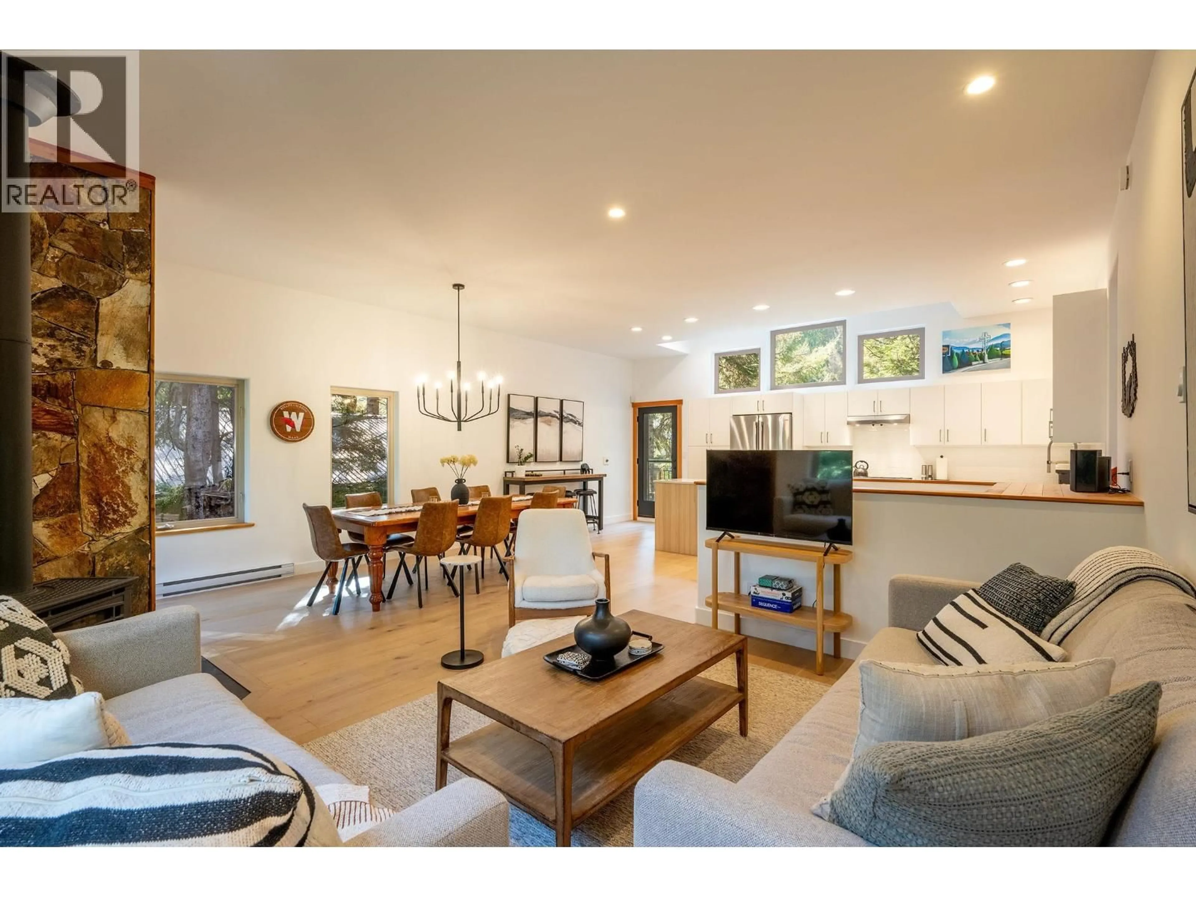 Open concept kitchen, wood/laminate floor for 3125 HAWTHORNE PLACE, Whistler British Columbia V8E0B8