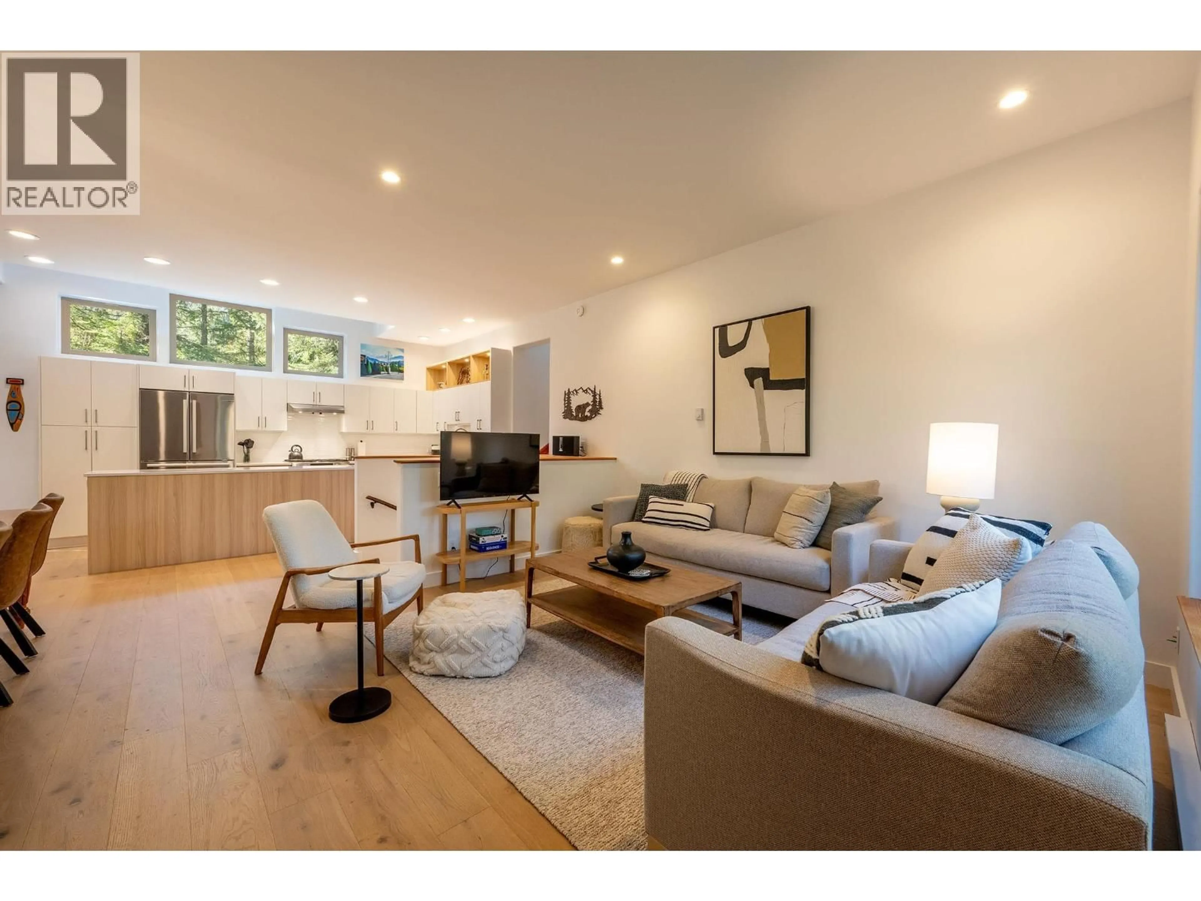 Living room with furniture, wood/laminate floor for 3125 HAWTHORNE PLACE, Whistler British Columbia V8E0B8