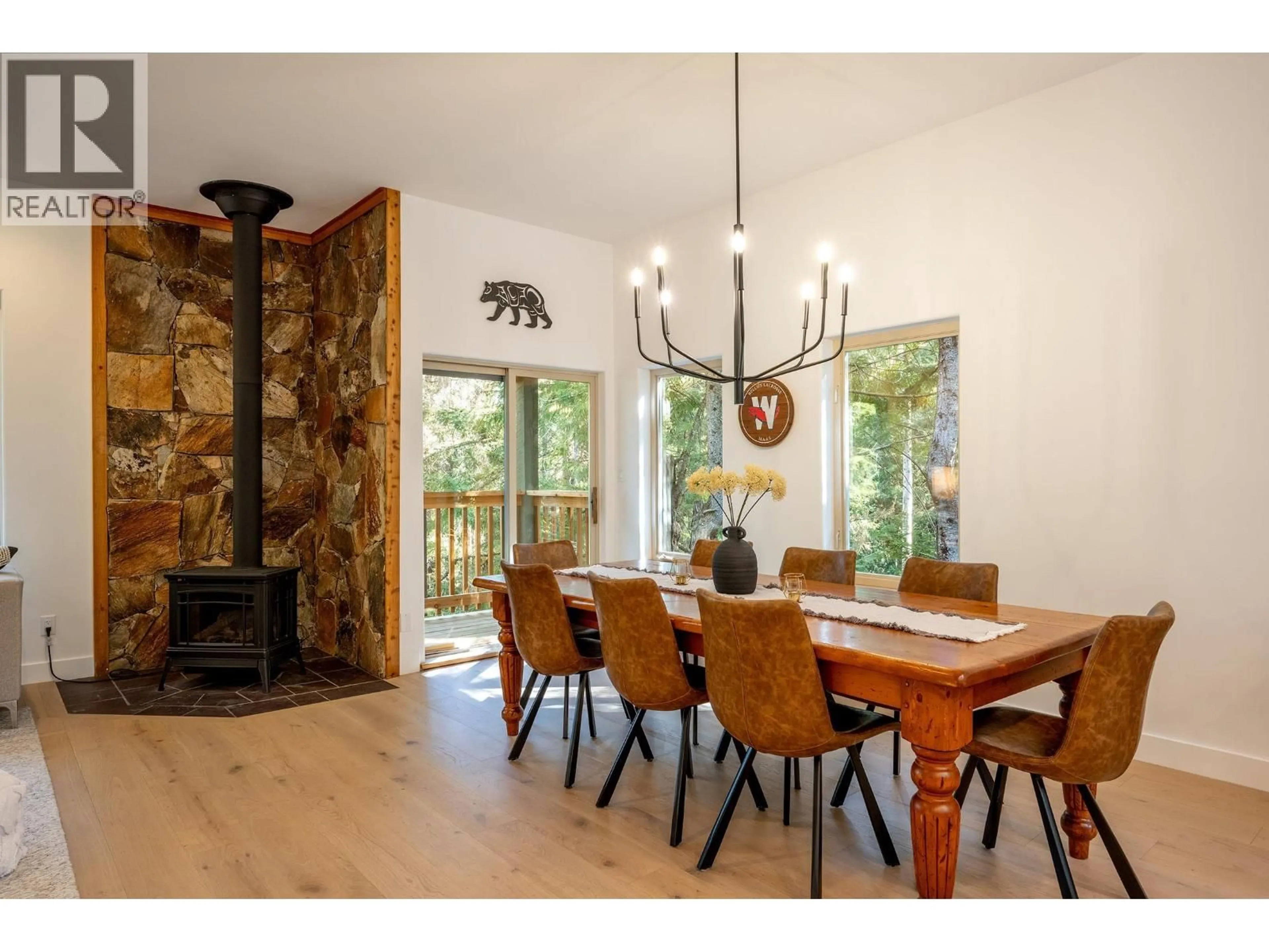 Dining room, wood/laminate floor for 3125 HAWTHORNE PLACE, Whistler British Columbia V8E0B8