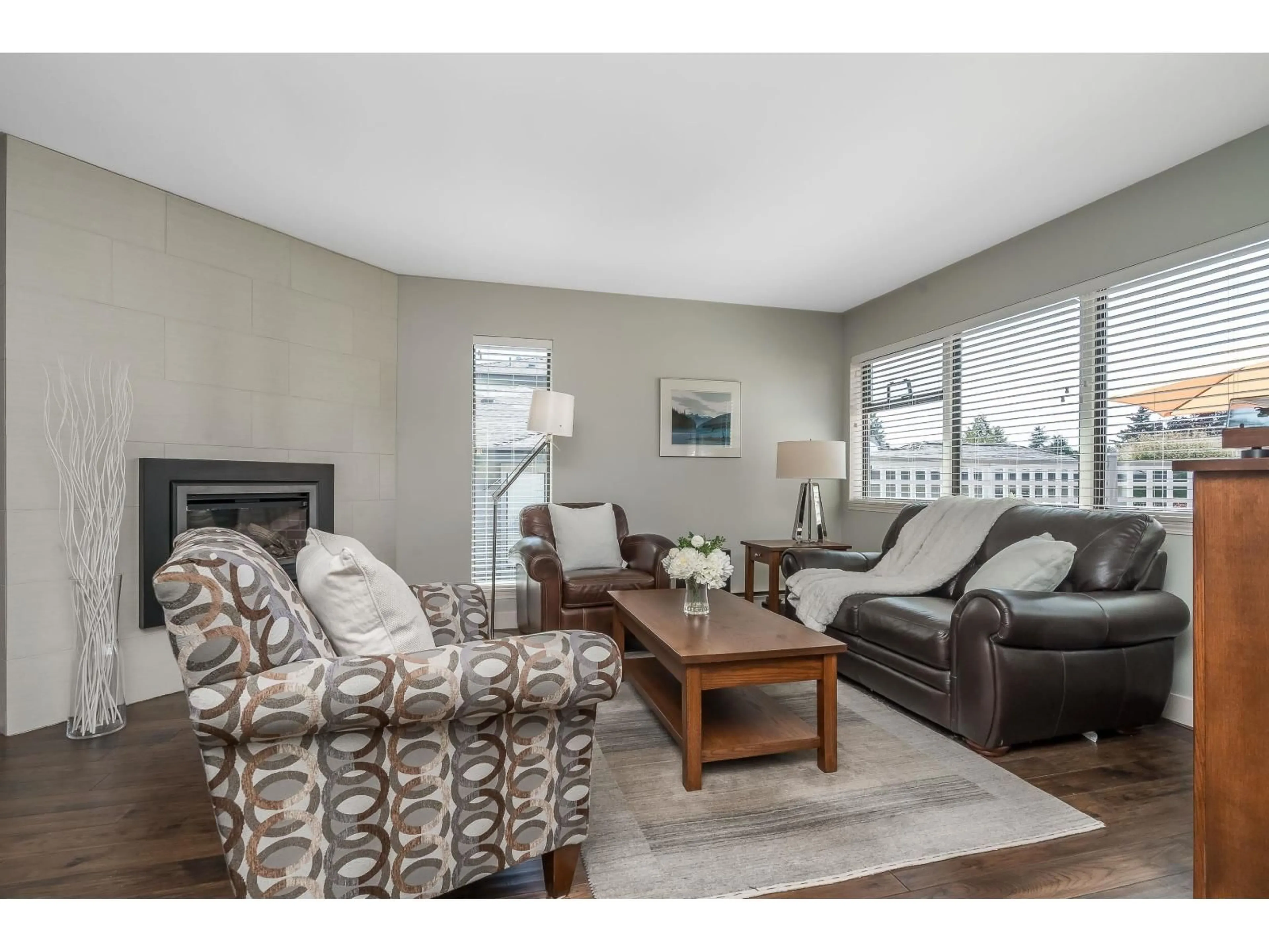 Living room with furniture, unknown for 1 - 14231 18A AVENUE, Surrey British Columbia V4A7N8