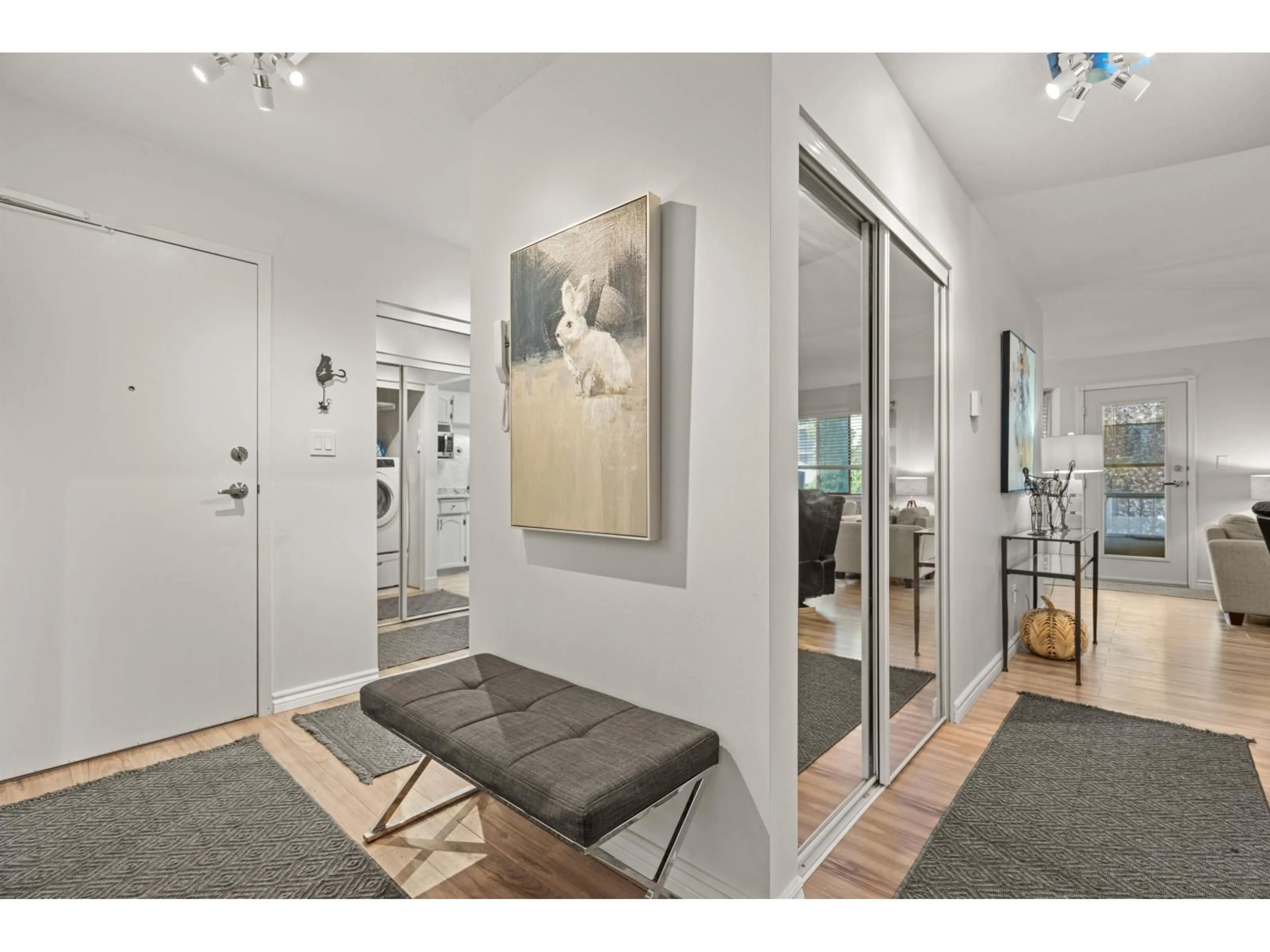 Indoor entryway for 2 - 7455 HURON STREET, Chilliwack British Columbia V2R2R9