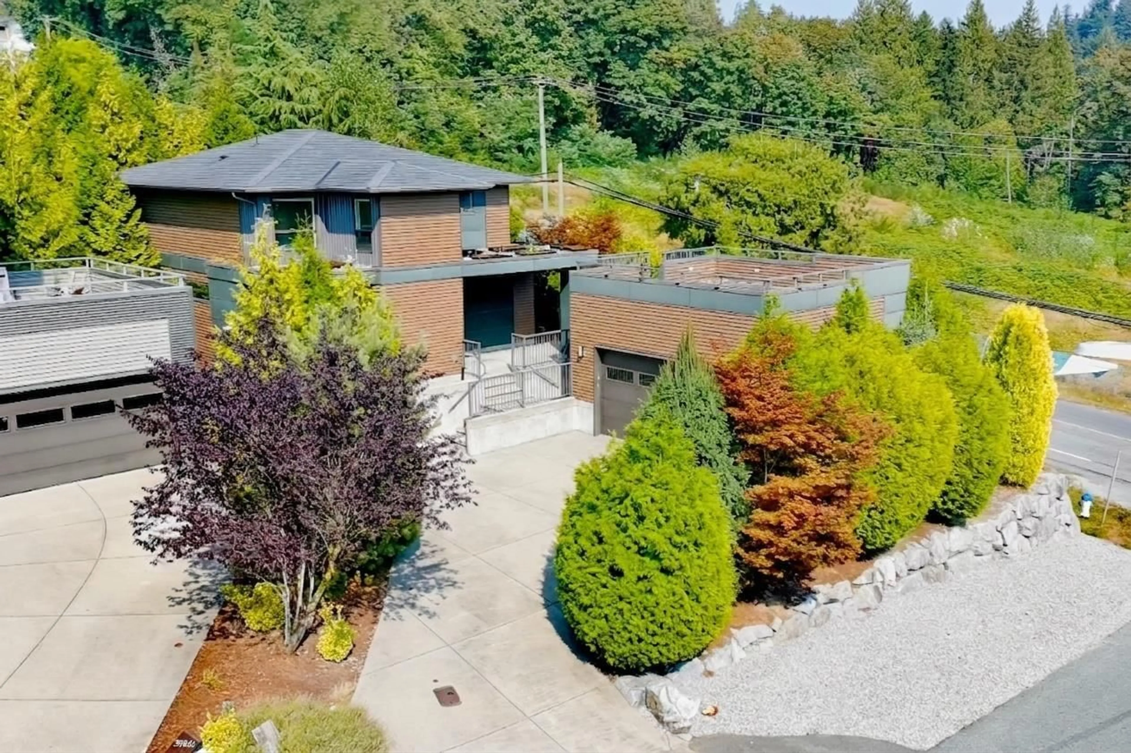 A pic from outside/outdoor area/front of a property/back of a property/a pic from drone, unknown for 33879 KNIGHT AVENUE, Mission British Columbia V2V7C7