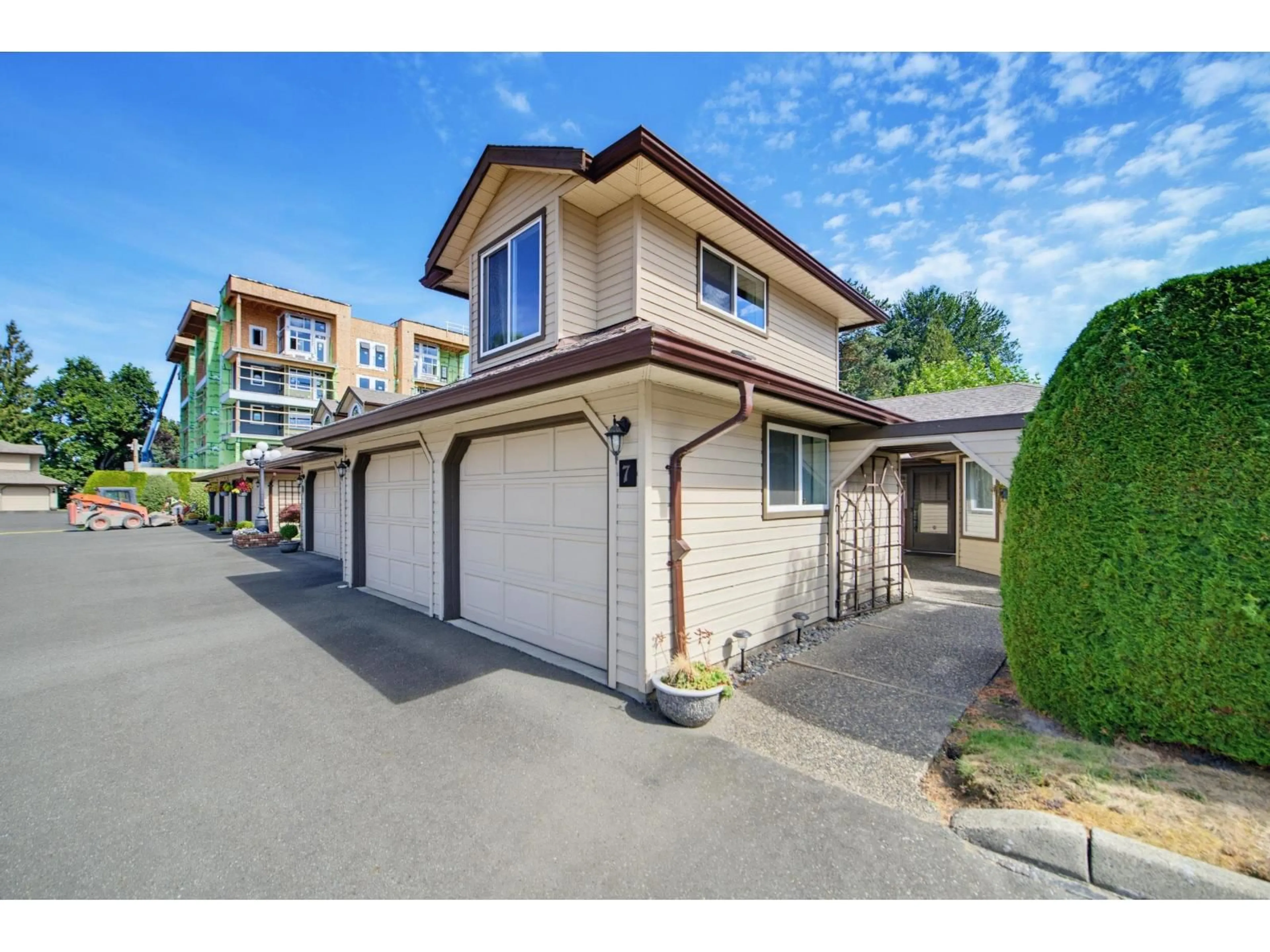 A pic from outside/outdoor area/front of a property/back of a property/a pic from drone, street for 7 - 9515 WOODBINE STREET, Chilliwack British Columbia V2P7T1