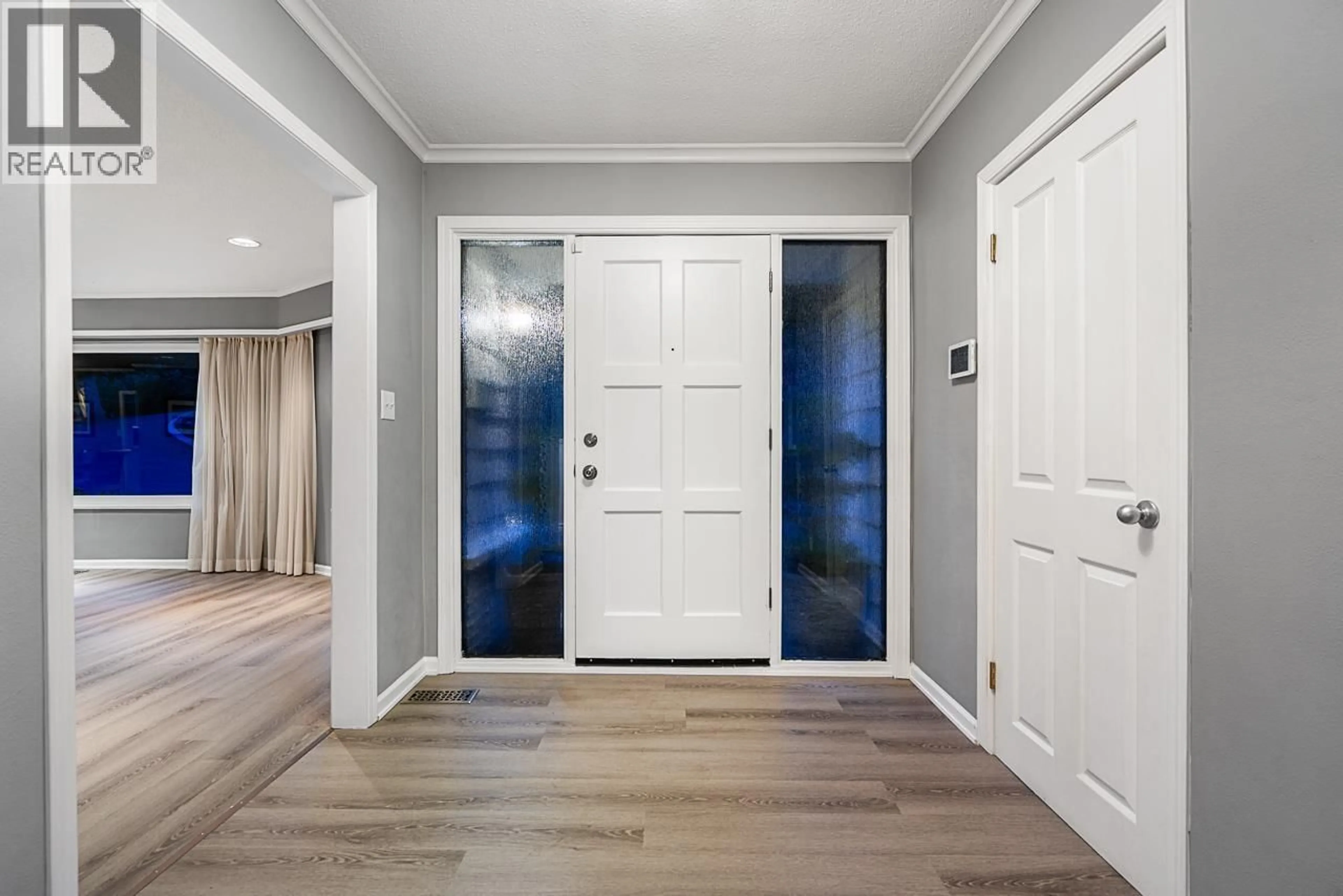 Indoor entryway for 4740 RUTLAND ROAD, West Vancouver British Columbia V7W1G7
