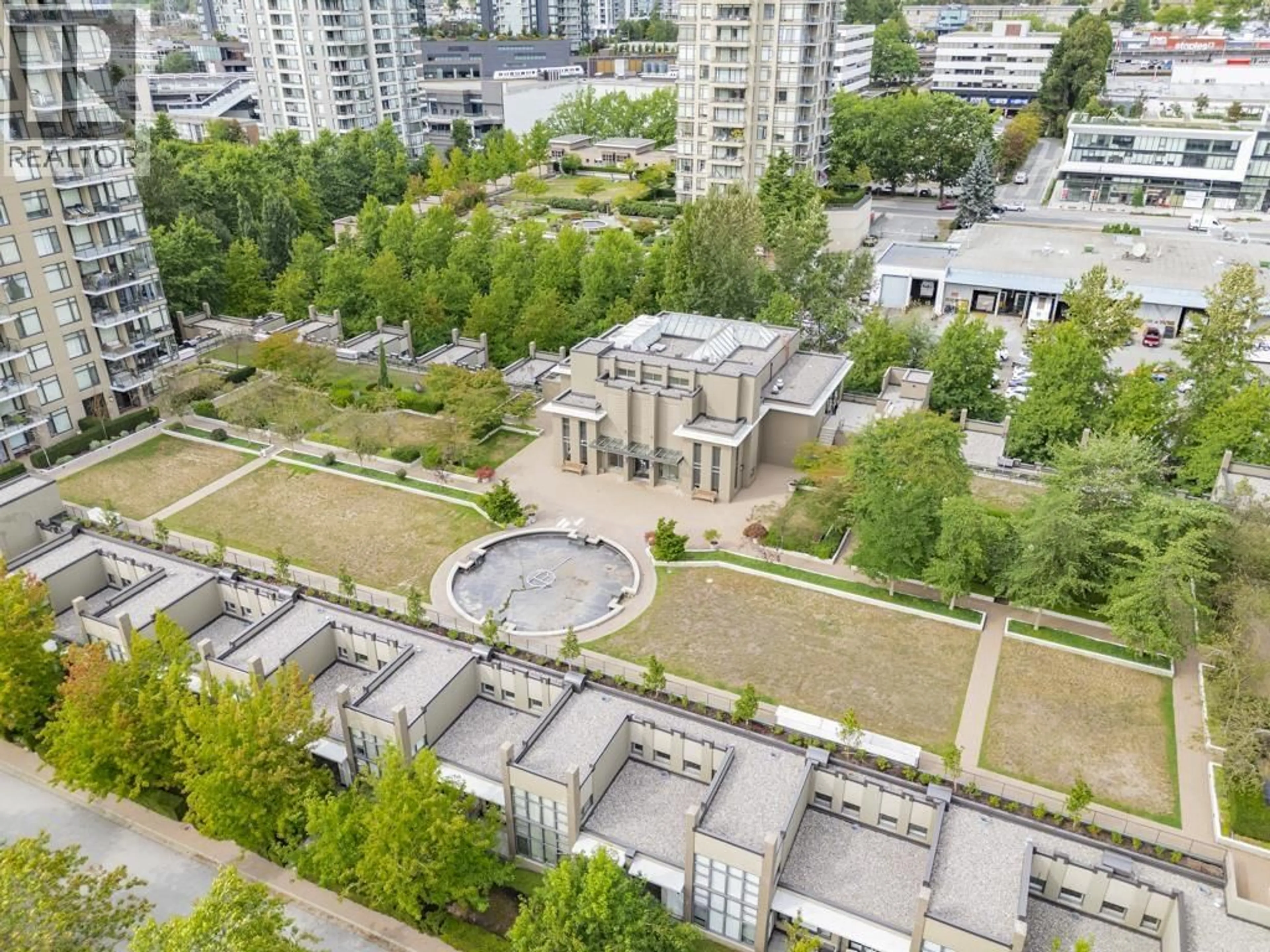 A pic from outside/outdoor area/front of a property/back of a property/a pic from drone, city buildings view from balcony for 2501 - 2355 MADISON AVENUE, Burnaby British Columbia V5C0B3
