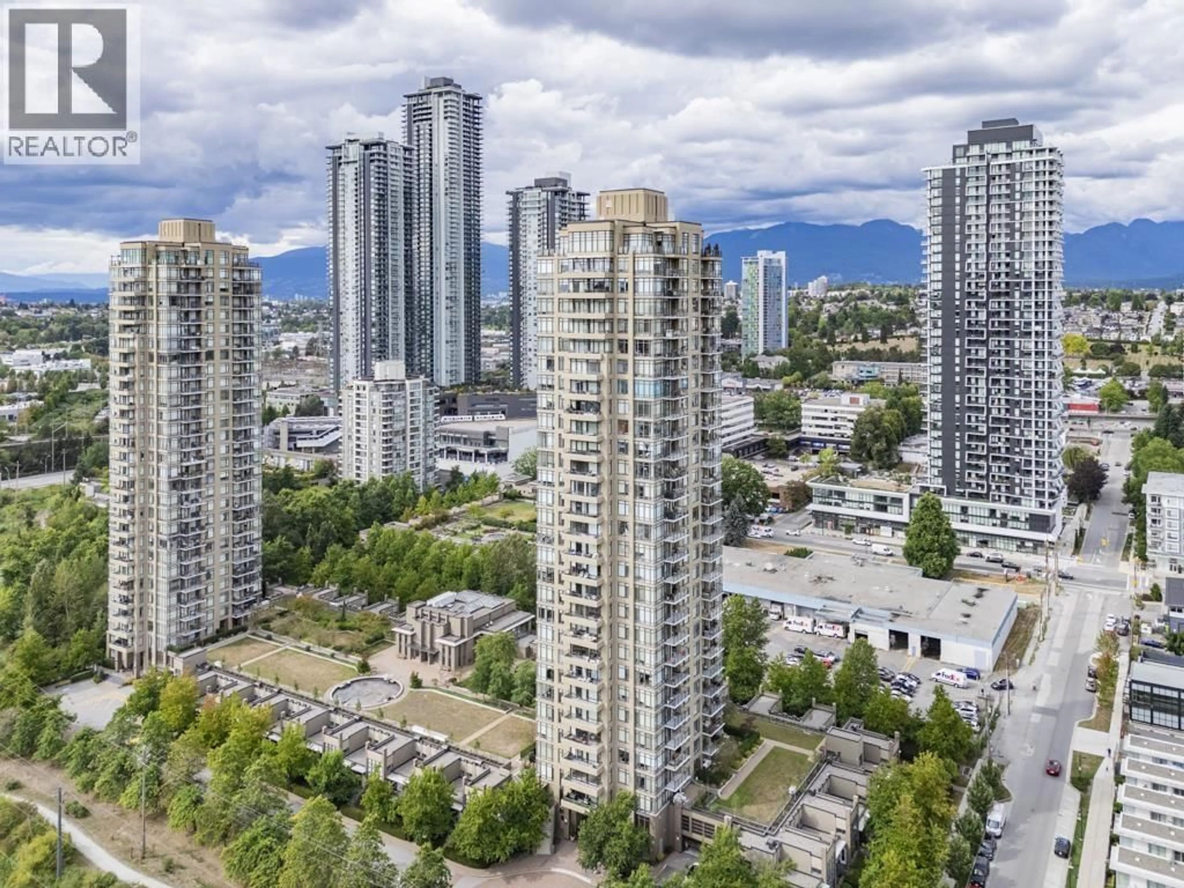 A pic from outside/outdoor area/front of a property/back of a property/a pic from drone, city buildings view from balcony for 2501 - 2355 MADISON AVENUE, Burnaby British Columbia V5C0B3