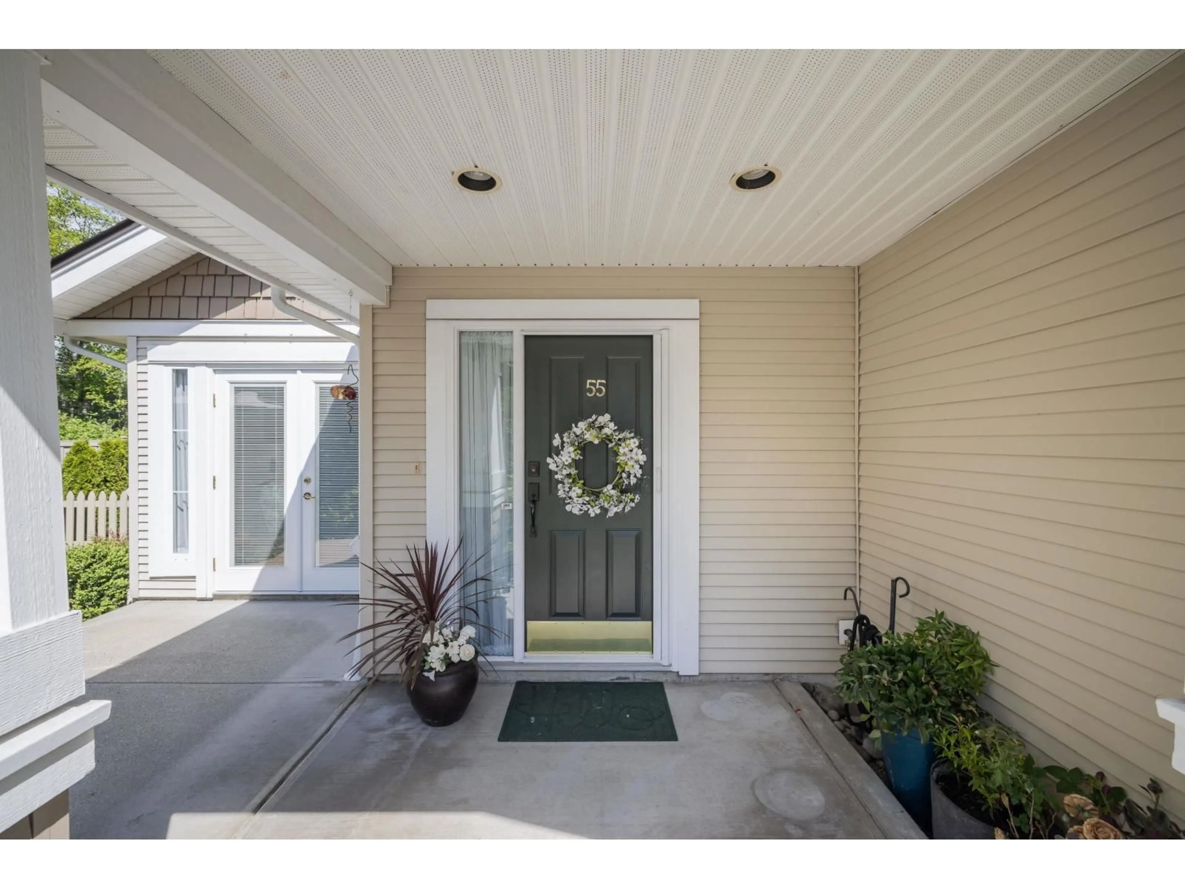 Indoor entryway for 55 - 14877 33 AVENUE, Surrey British Columbia V4P3A3