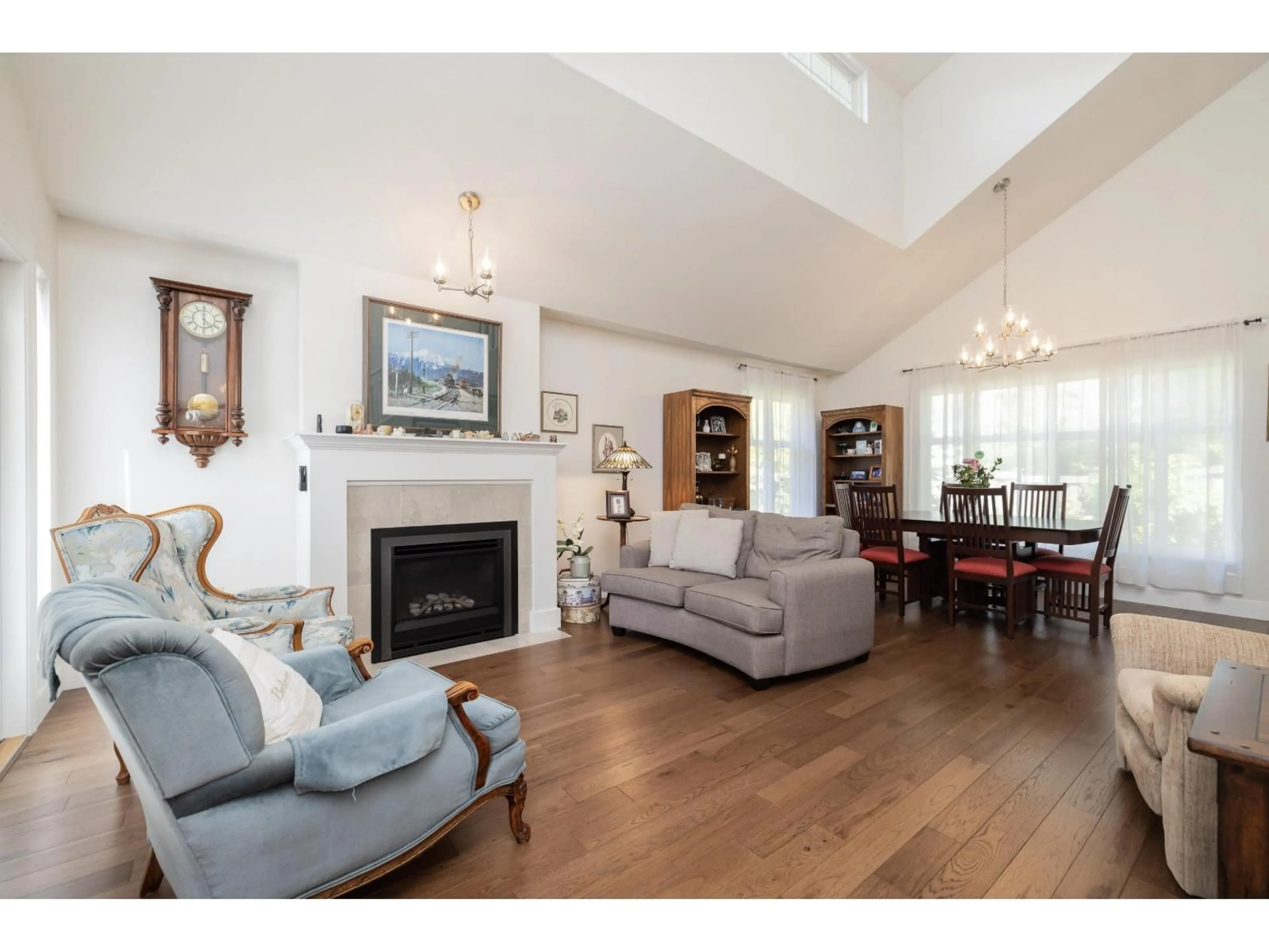 Living room with furniture, wood/laminate floor for 55 - 14877 33 AVENUE, Surrey British Columbia V4P3A3