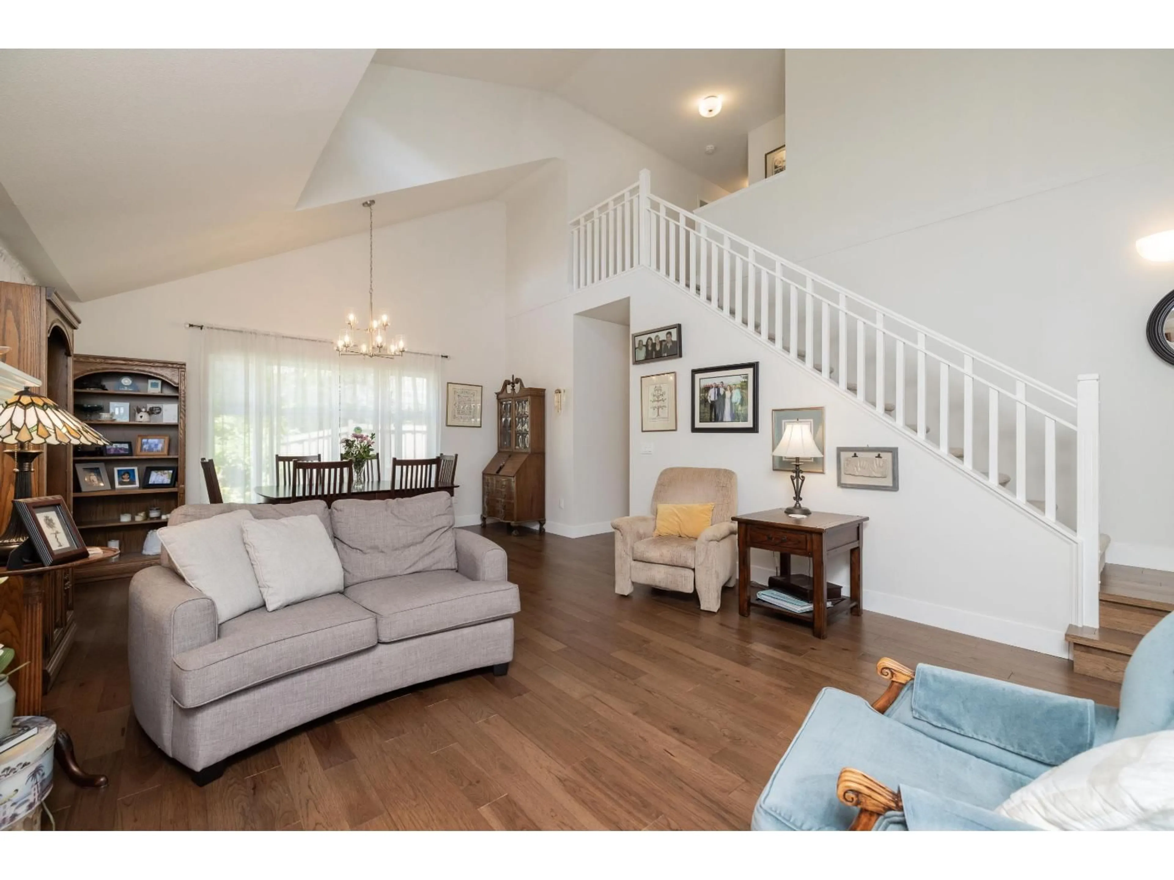 Living room with furniture, wood/laminate floor for 55 - 14877 33 AVENUE, Surrey British Columbia V4P3A3