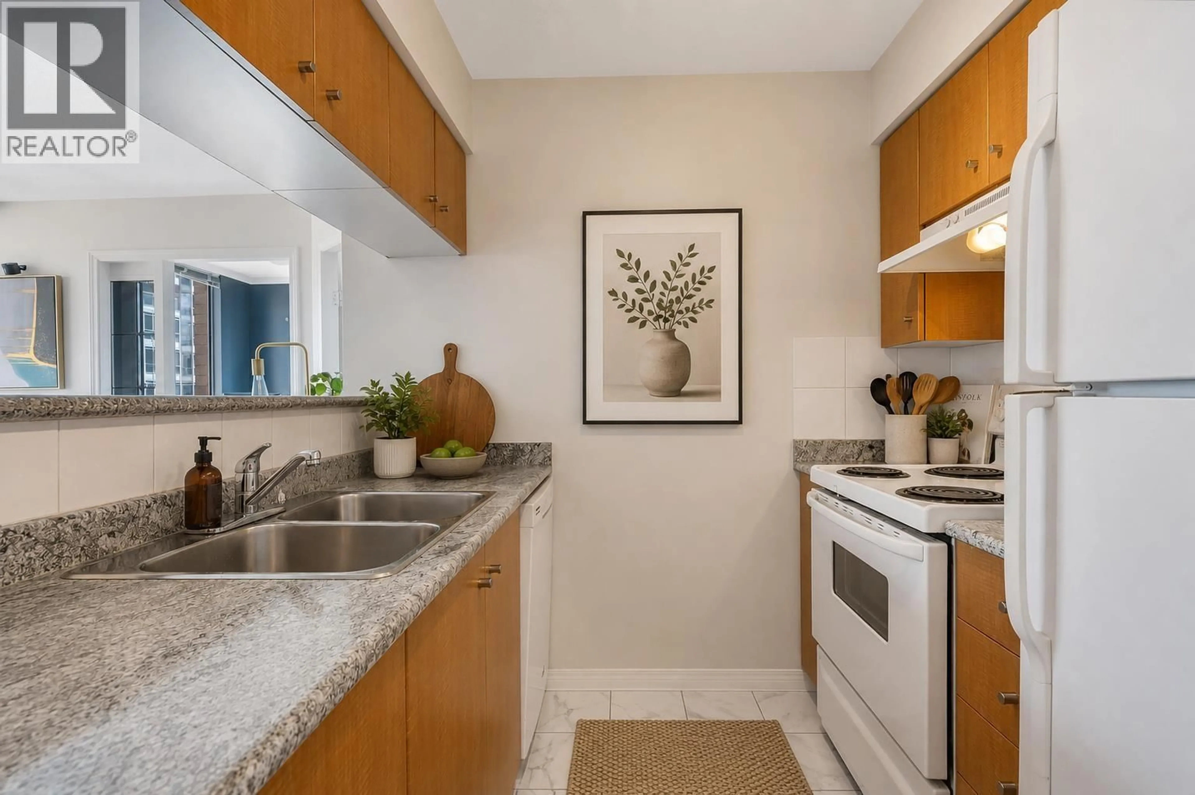 Standard kitchen, unknown for 1405 - 822 HOMER STREET, Vancouver British Columbia V6B6M3