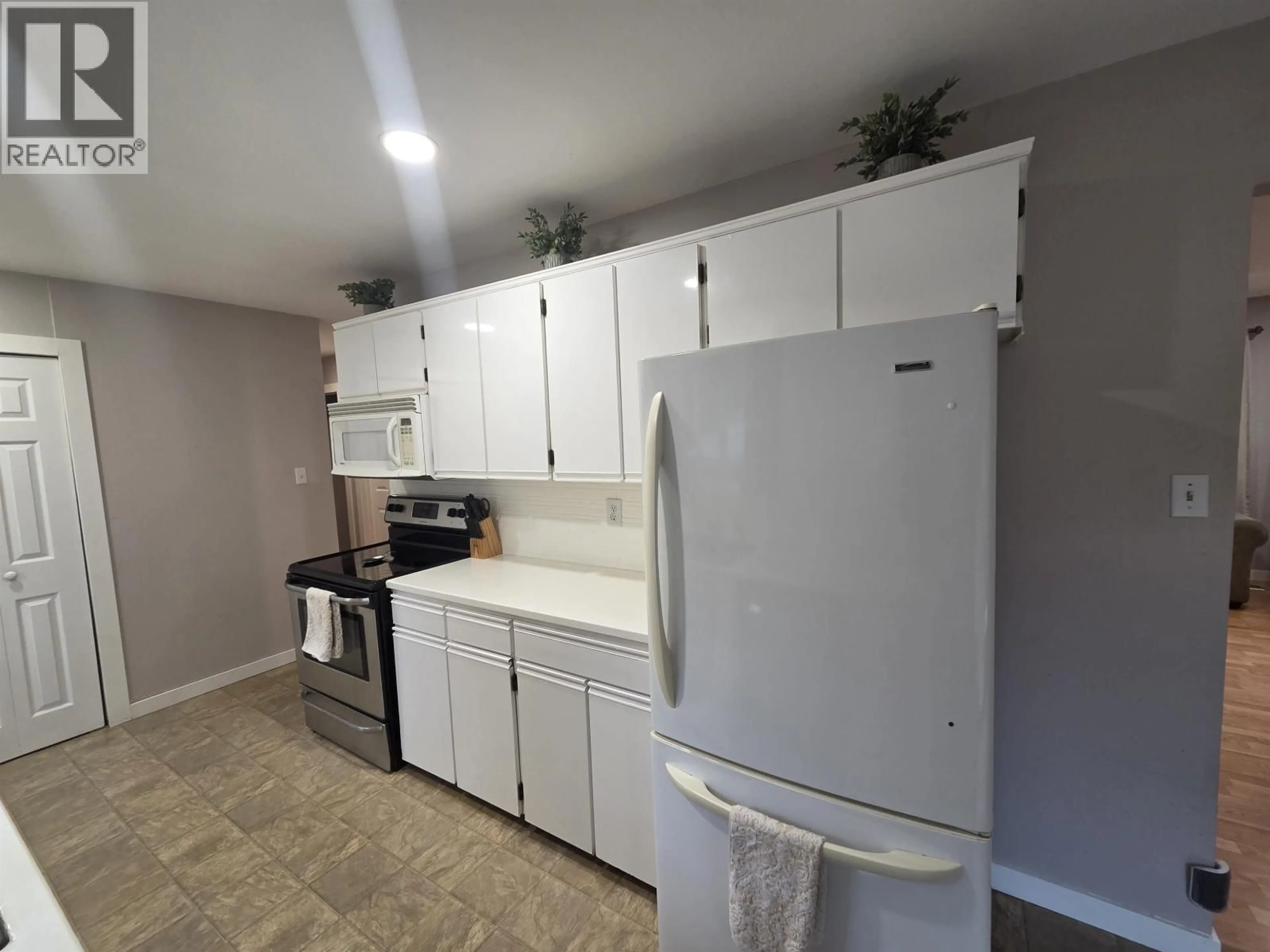 Standard kitchen, unknown for 7849 PIEDMONT CRESCENT, Prince George British Columbia V2N3K8