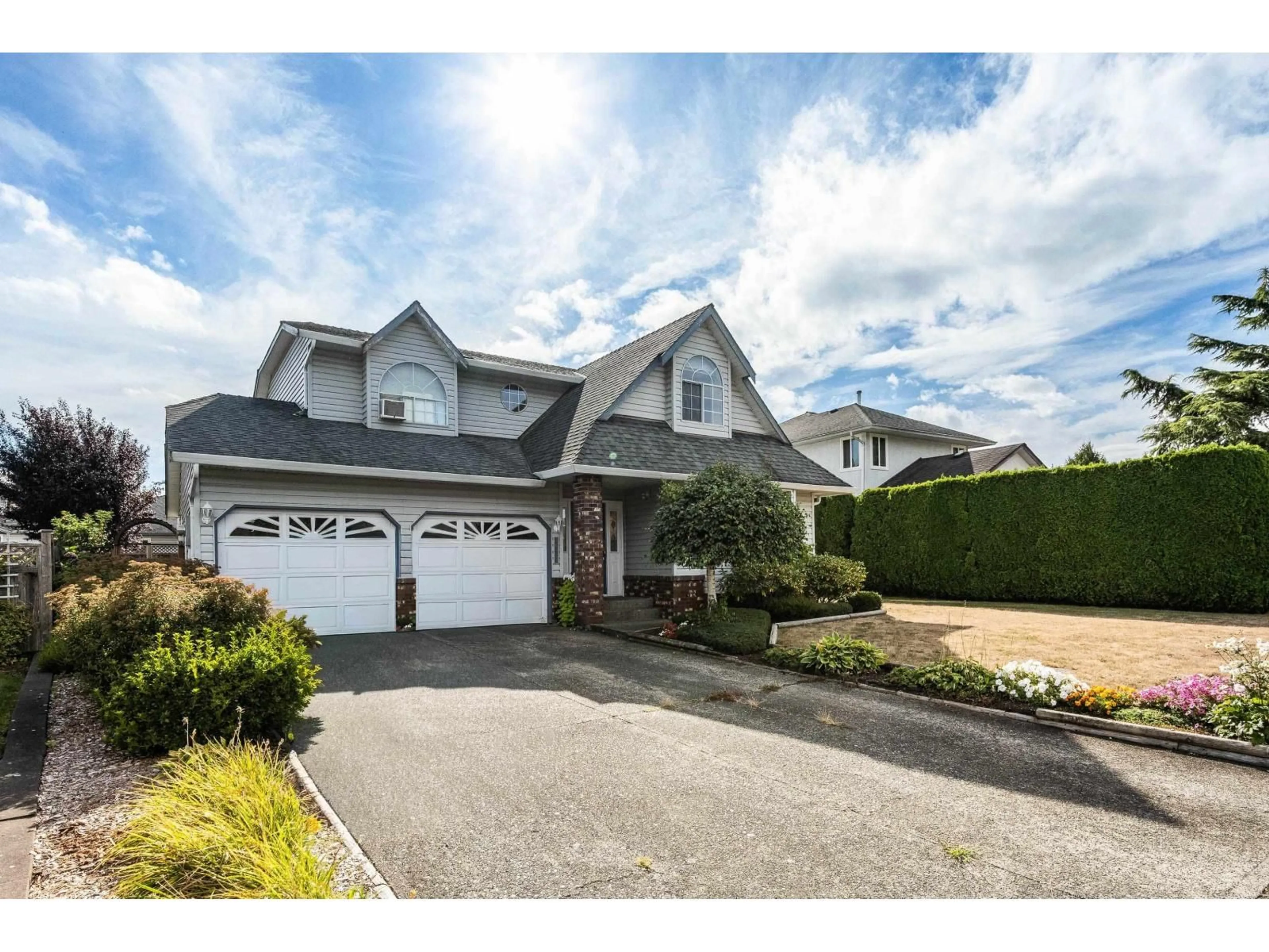 Home with vinyl exterior material, street for 3524 ASHCROFT DRIVE, Abbotsford British Columbia V2T5B4