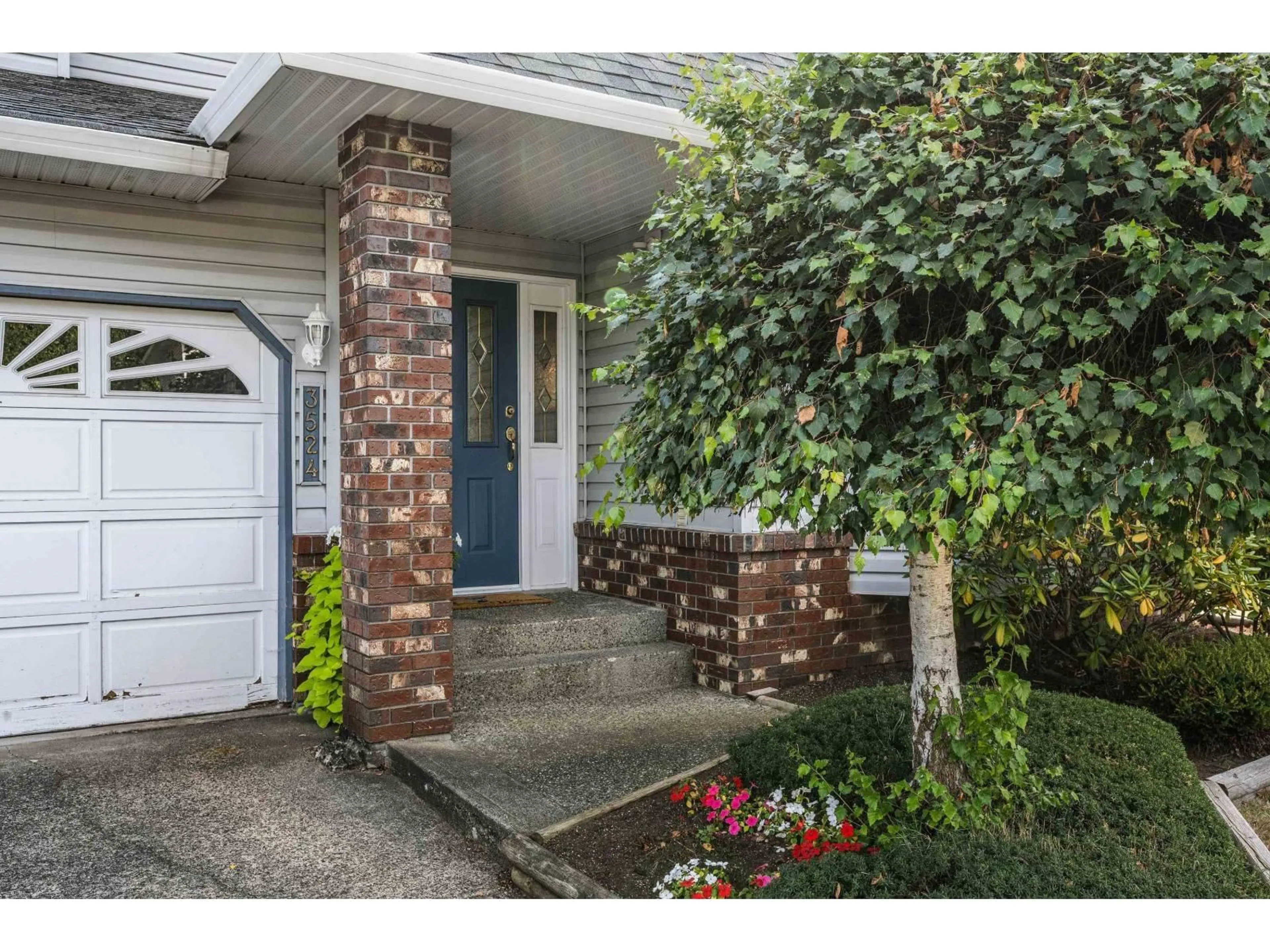 Indoor entryway for 3524 ASHCROFT DRIVE, Abbotsford British Columbia V2T5B4