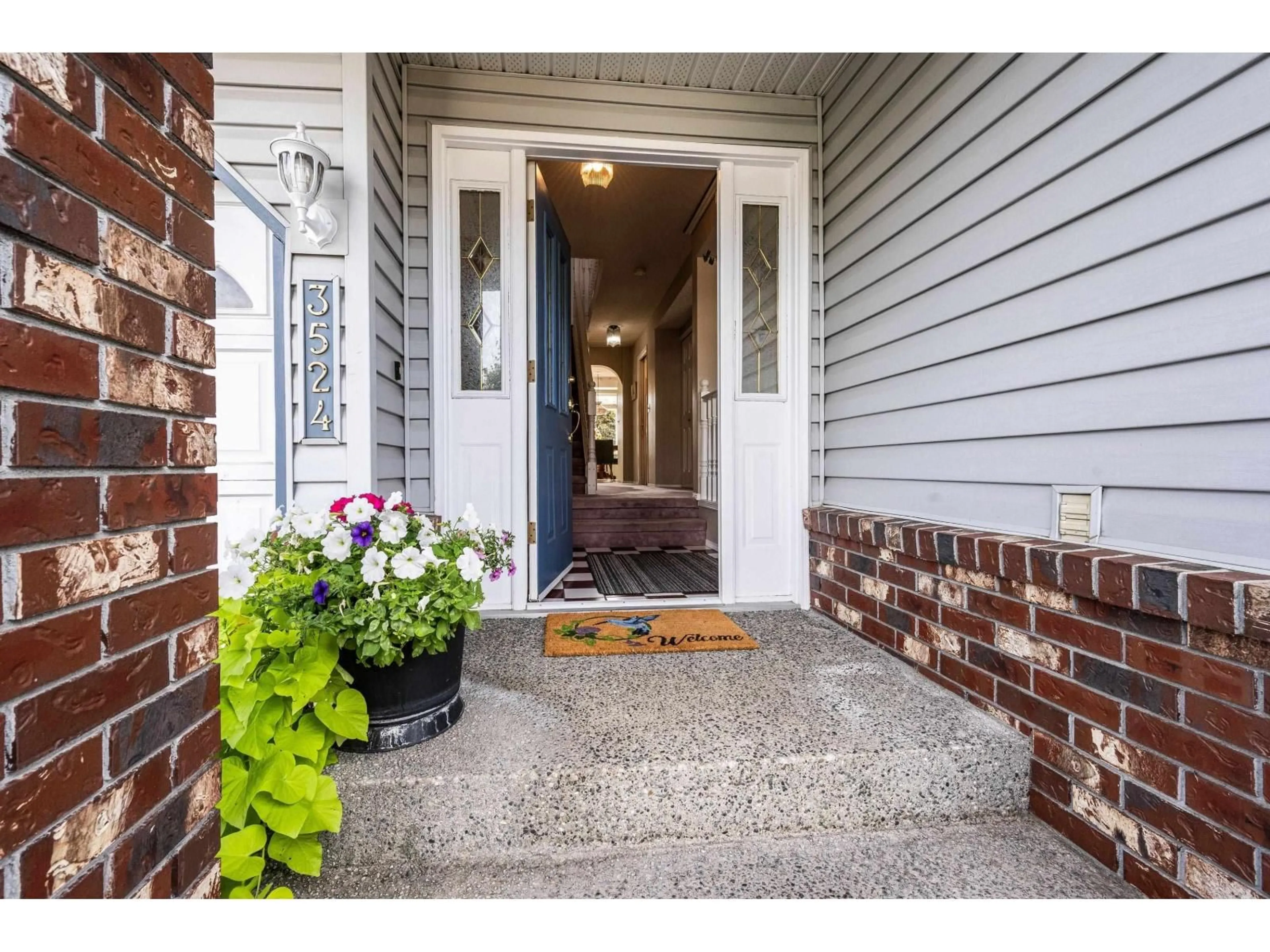 Indoor entryway for 3524 ASHCROFT DRIVE, Abbotsford British Columbia V2T5B4