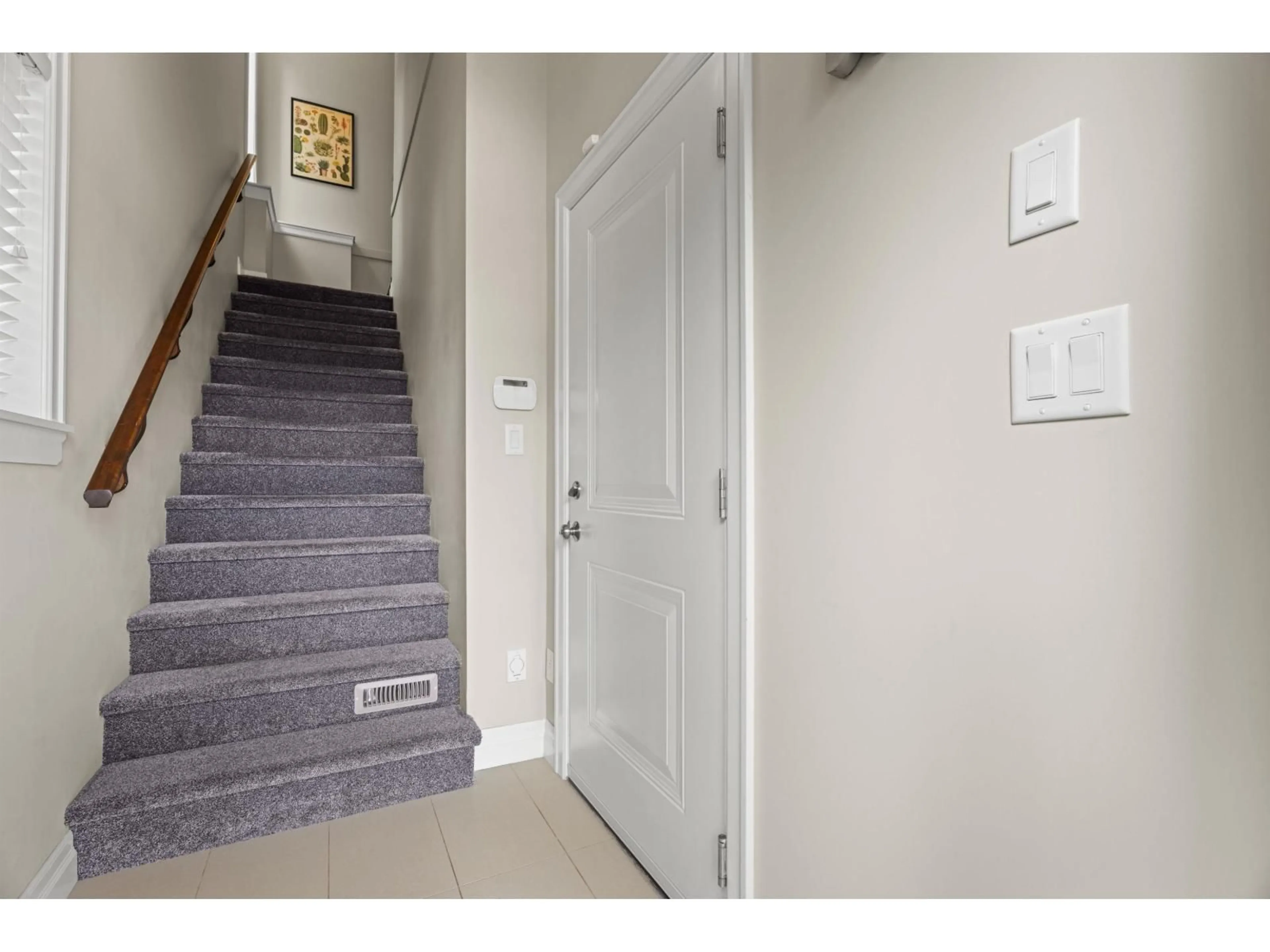 Indoor foyer for 8 - 6026 LINDEMAN STREET, Chilliwack British Columbia V2R0W1
