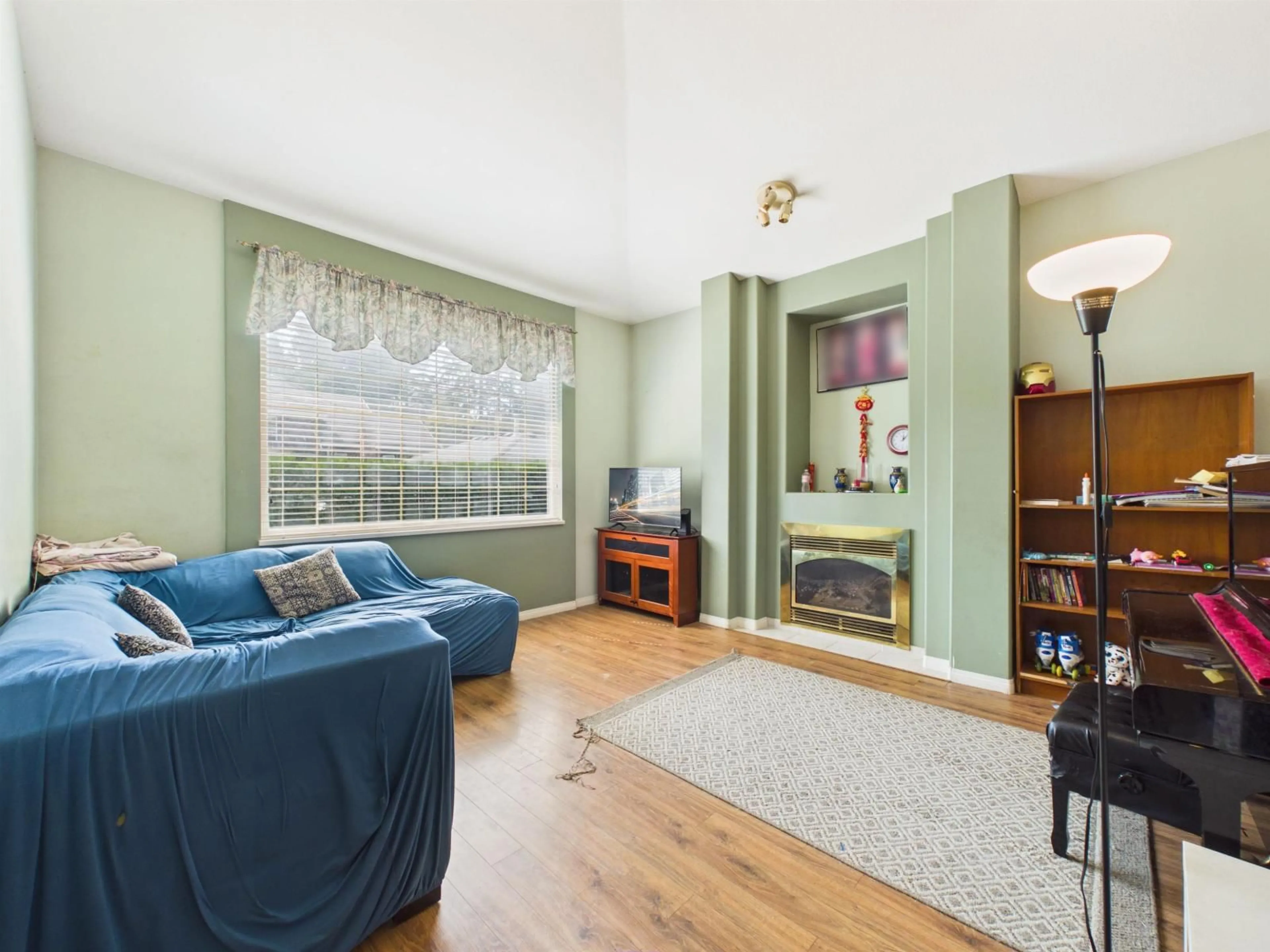 Living room with furniture, unknown for 10576 154A STREET, Surrey British Columbia V3R4K1
