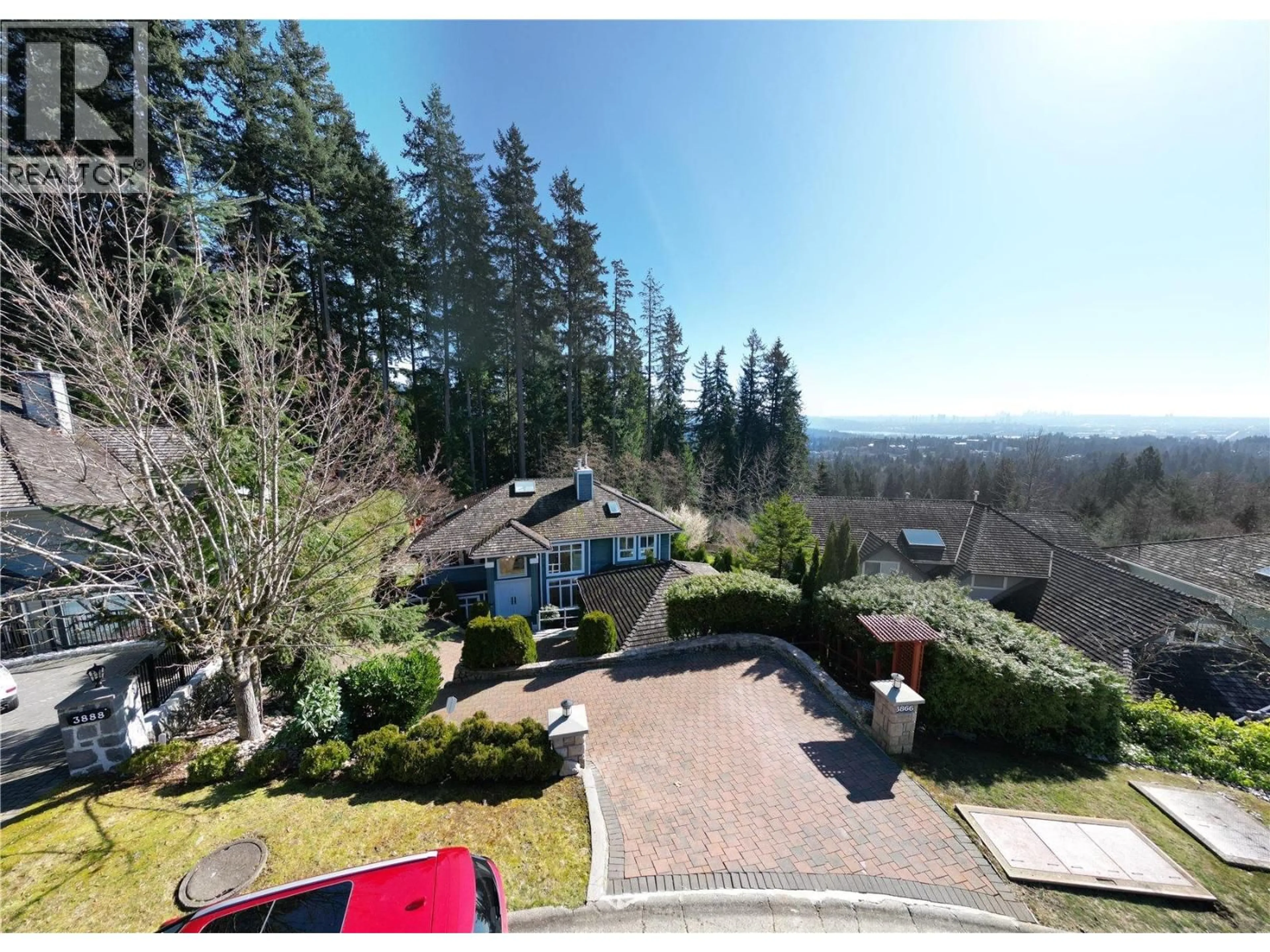 A pic from outside/outdoor area/front of a property/back of a property/a pic from drone, unknown for 3866 MICHENER WAY, North Vancouver British Columbia V7K3C7