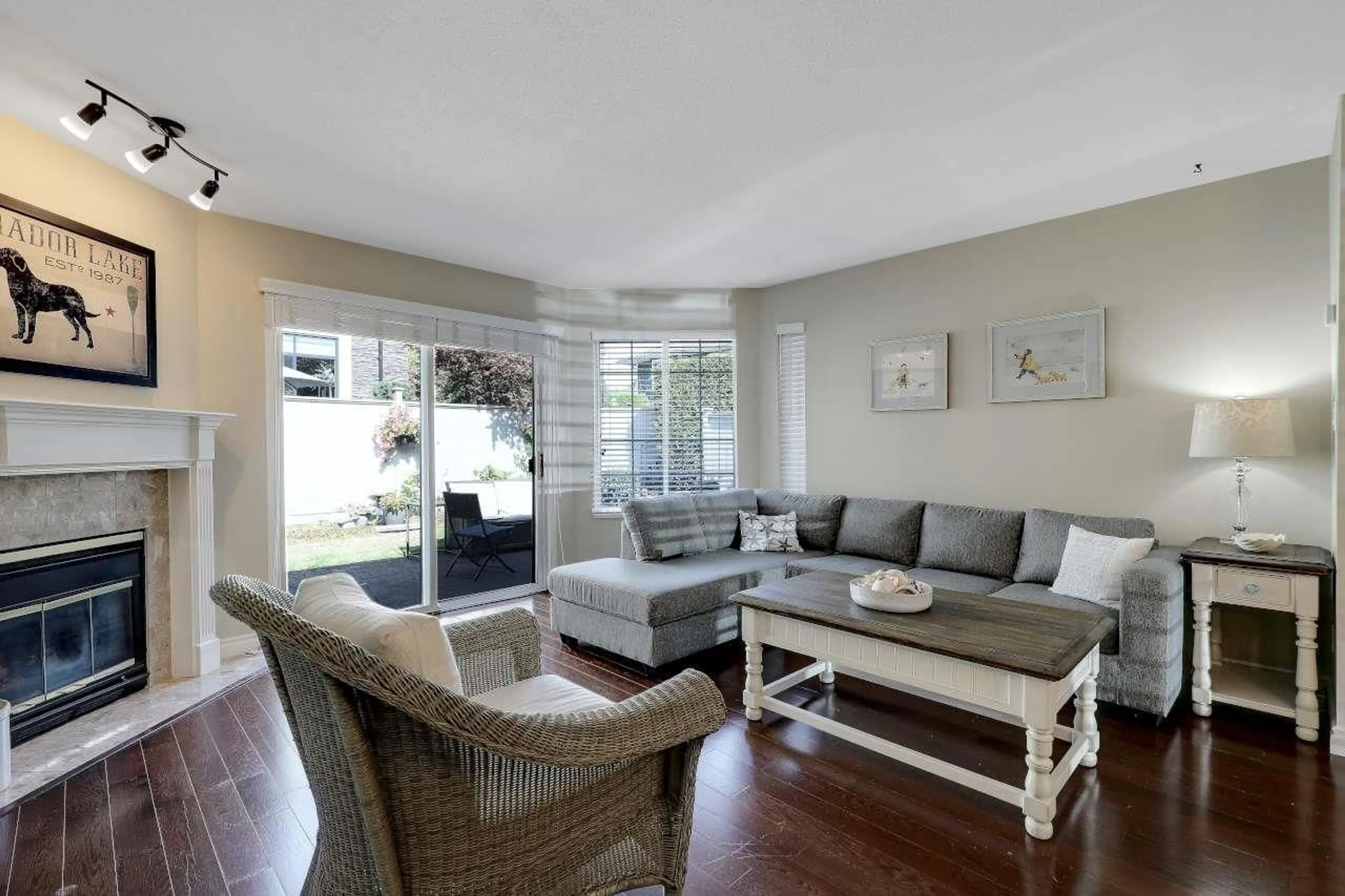 Living room with furniture, unknown for 110 - 16335 14 AVENUE, Surrey British Columbia V4A1H2